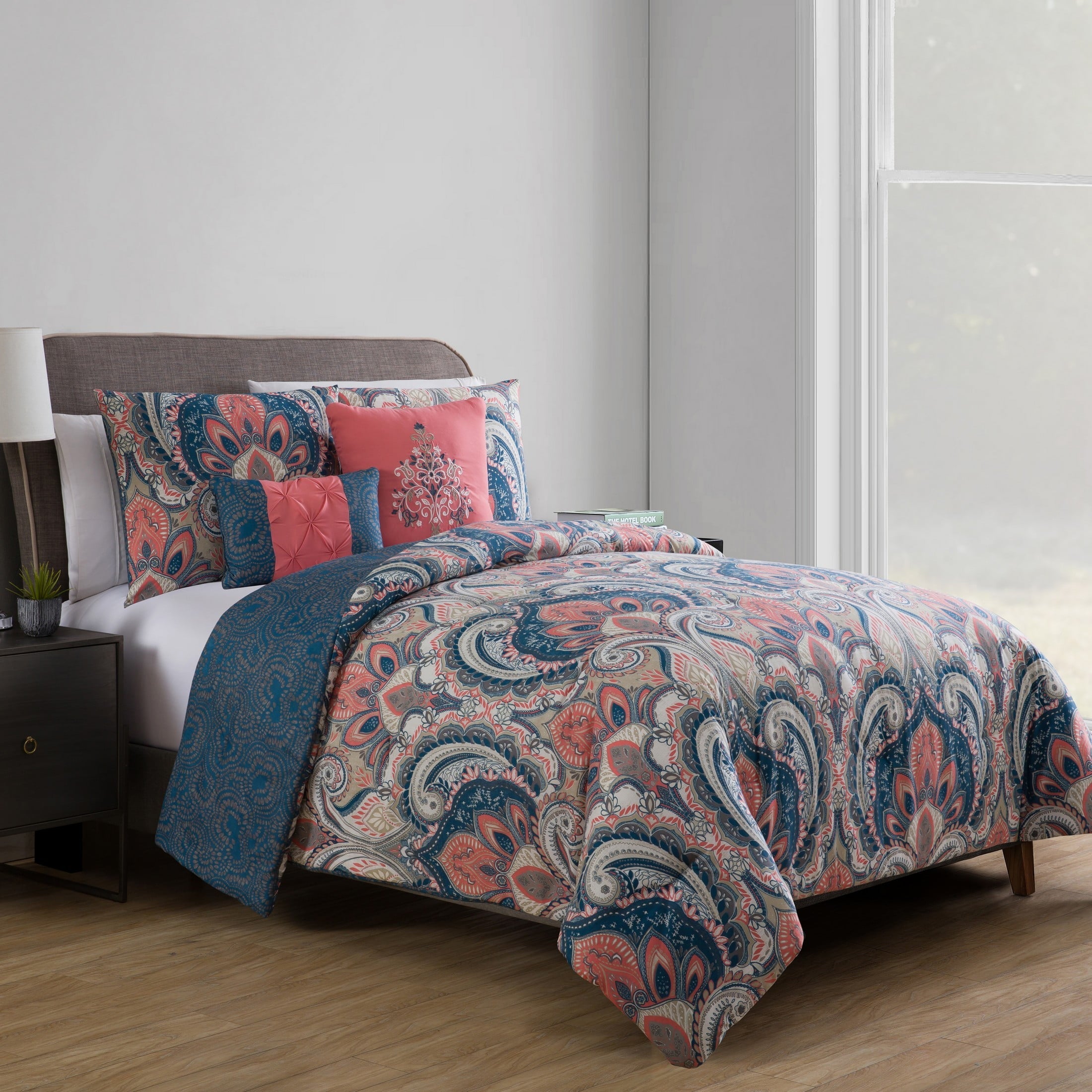 Heavyweight Warmth Casa Real 5-Piece Coral Damask Reversible Comforter Set, King, Adult, Unisex - Luxurious Quilted Duvet Cover Set Detail