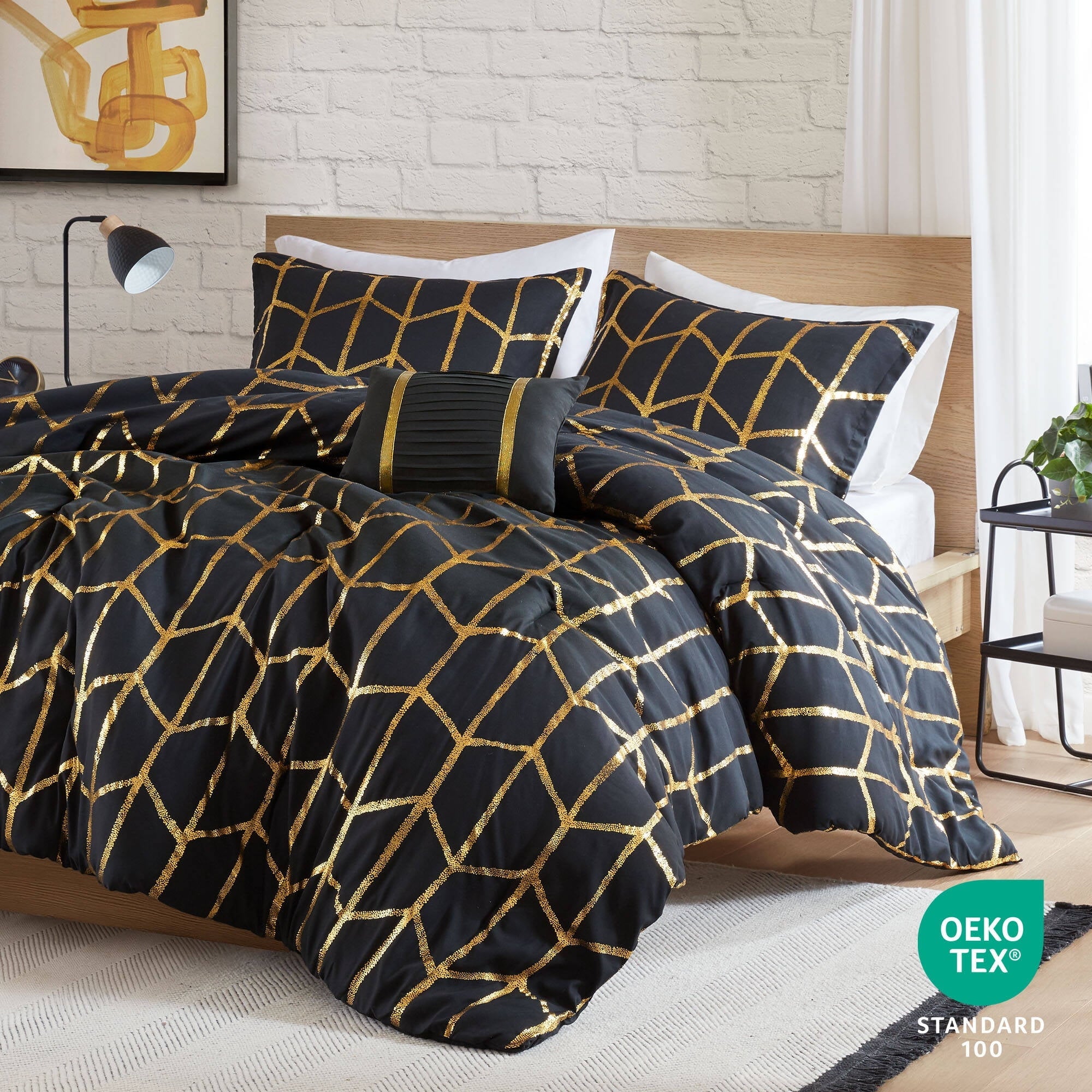 Hypoallergenic Cloud Full/Queen Size Comforter Set, 4-Piece Bedding Set for All Seasons, Geometric Metallic Comforter Bed Set with Decor P... - Luxurious Quilted Duvet Cover Set Detail