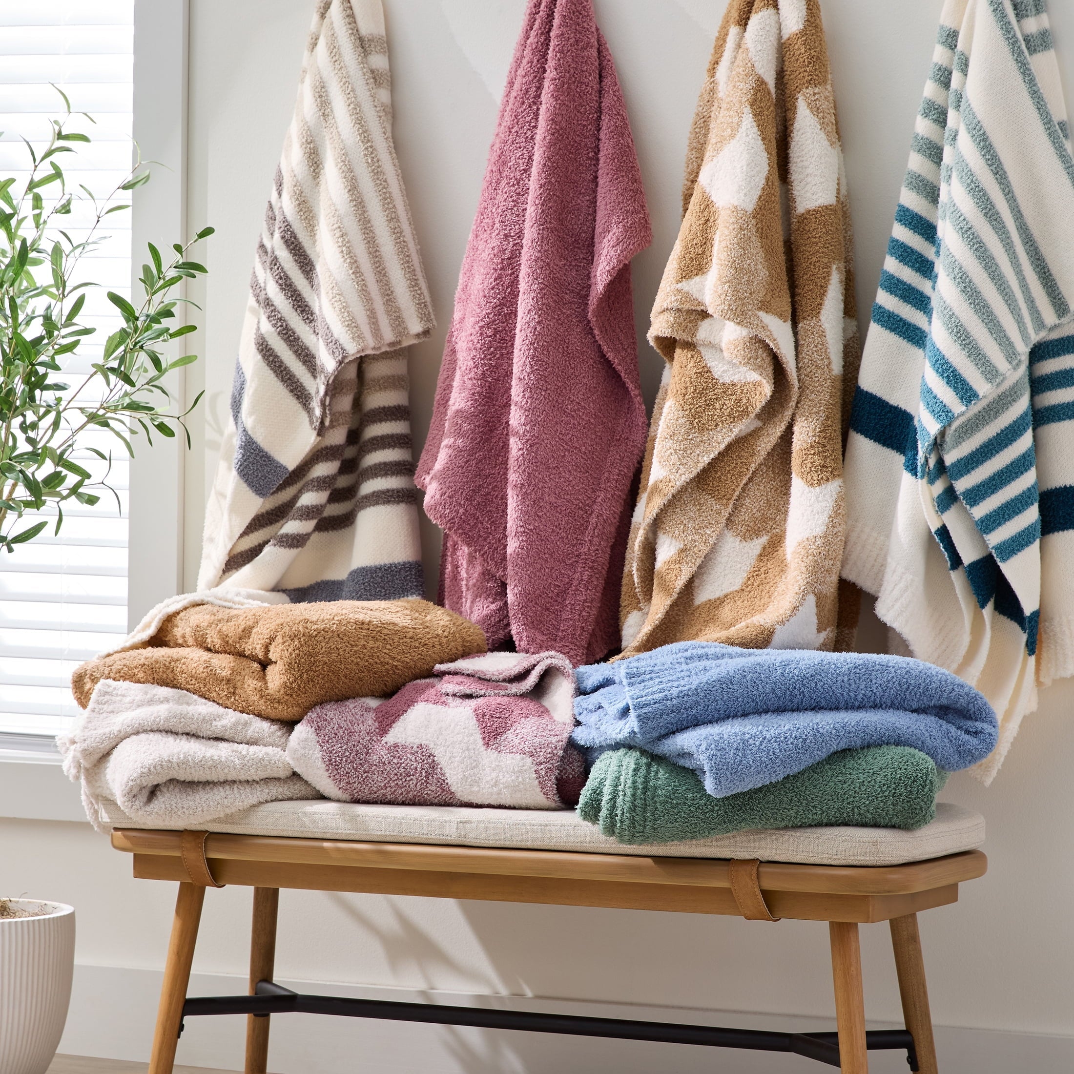 Reversible Sherpa Beige Cozy Knit Throw, 50" x 72" - Cozy Fleece Throw Blanket for Couch & Bed Detail