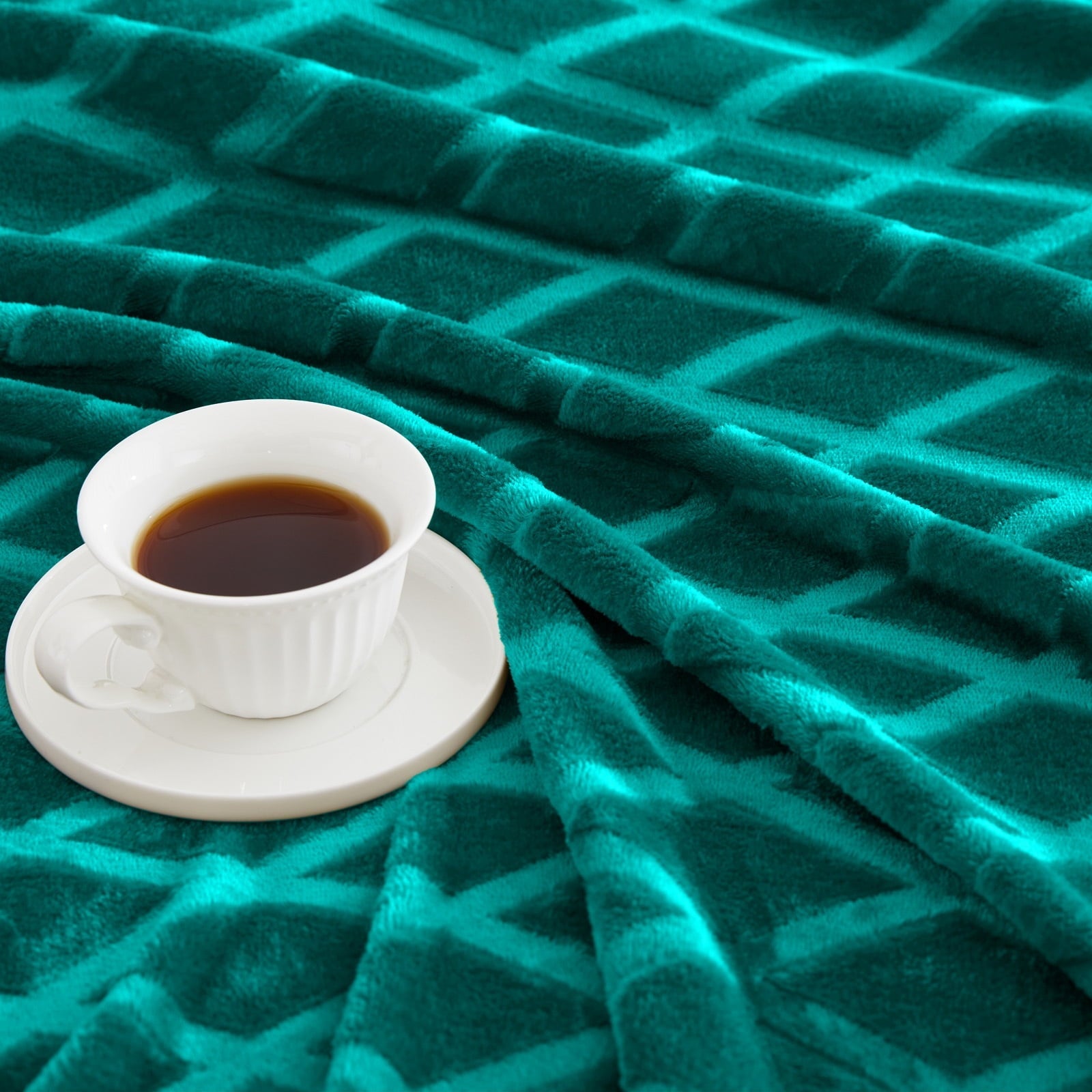 Decorative Knitted Large Soft Throw Blanket for Couch, 50x70 Inches Diamond Geometry Pattern Velvet Fleece Blanket, Cozy, Warm and Light... - Super Soft Reversible Sherpa Flannel Blanket Detail