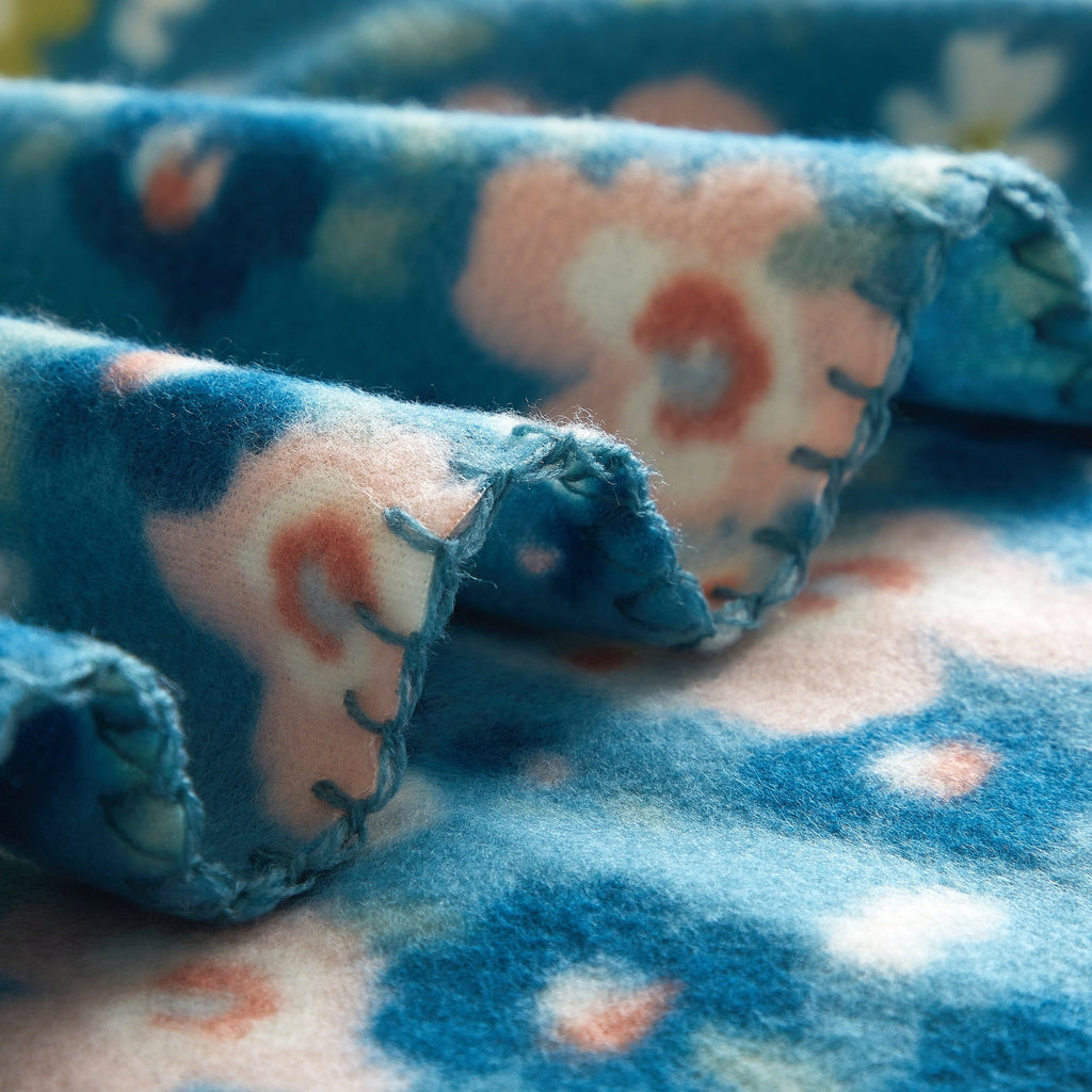 Cozy Fleece Cozy Fleece Throw Blanket Delightful Floral 50" x 60", All Ages - Lightweight Plush Warm Blanket for All Seasons Detail