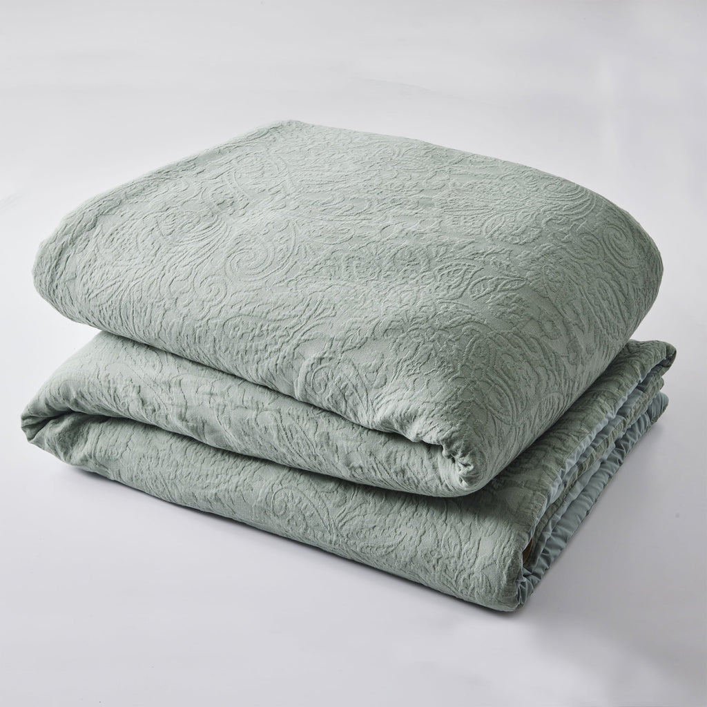 Heavyweight Warmth 3-Piece Sage Floral Comforter Set, Full/Queen - Luxurious Quilted Duvet Cover Set Detail