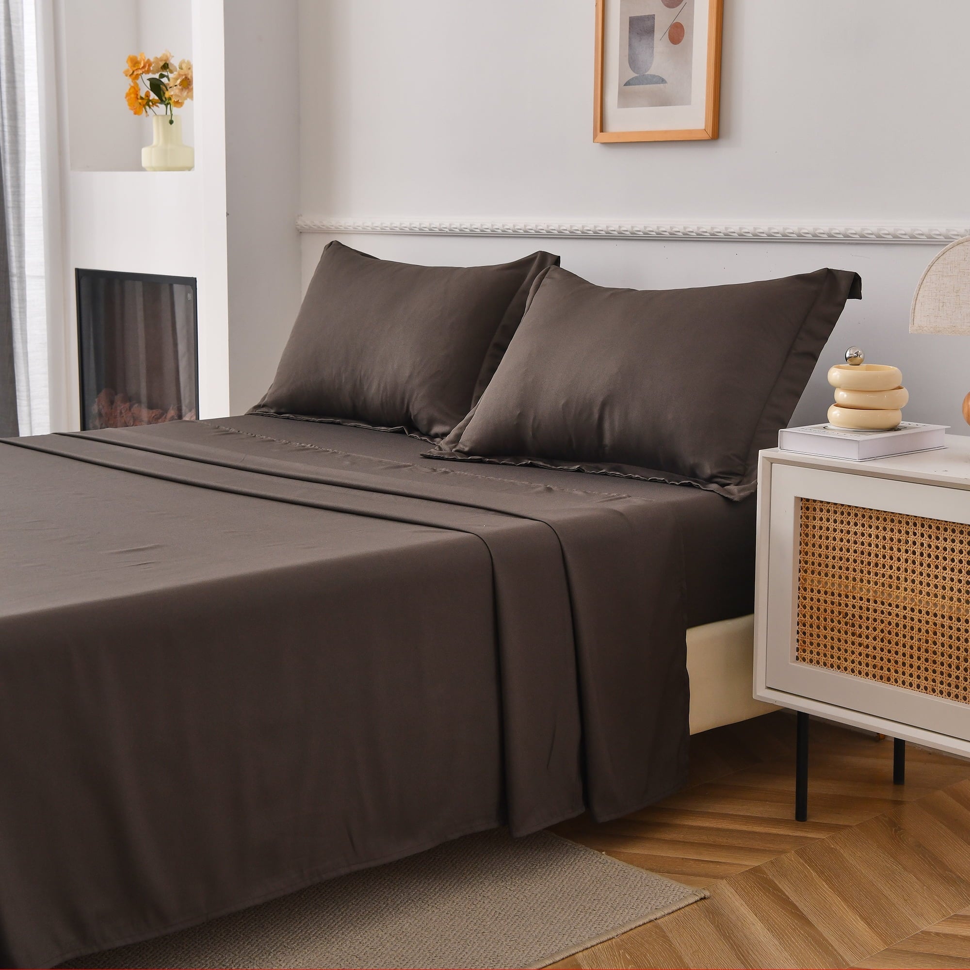 Wrinkle-Resistant Bed Sheets Set 4 Piece Queen/Full Sheet Set Brown Gray Cotton Blend Fitted Sheet, Flat Sheet & 2 Pillowcases Bedding Set - Breathable Egyptian Cotton Flat & Fitted Sheets Detail