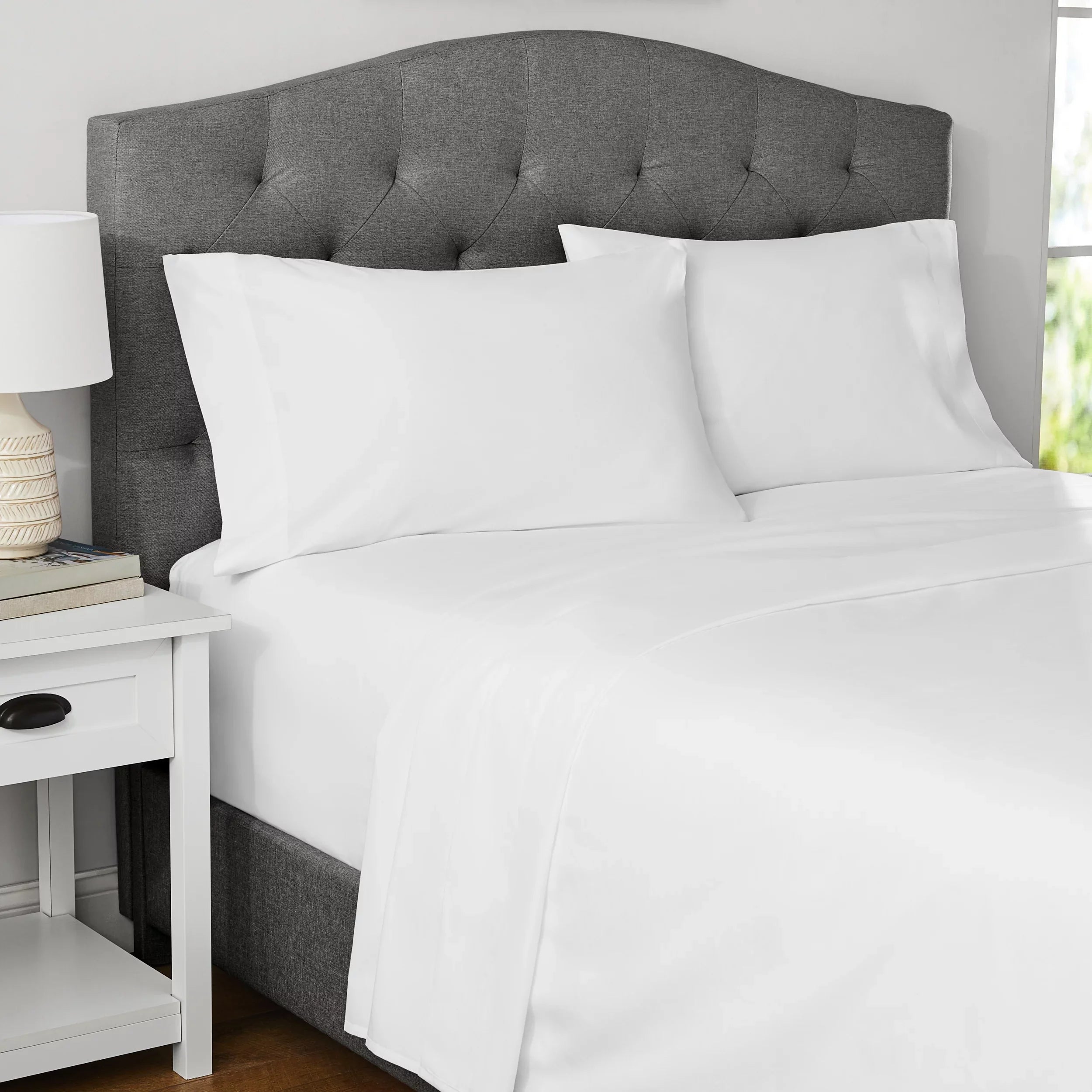 Breathable Luxury 4-Piece 300 Thread Count White Cotton Blend Percale Bed Sheet Set, Queen - Cooling Hotel Quality Bedding Sheets and Pillowcases Detail