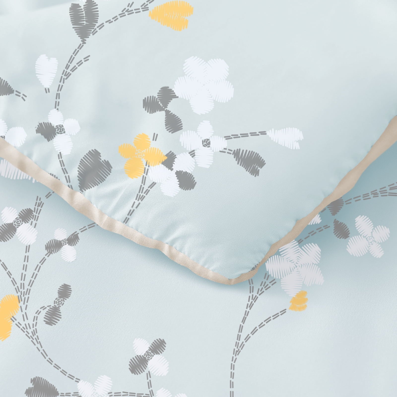 Fluffy Down Alternative 3-Piece Floral King Size Comforter Set, Microfiber Bedding Down Alternative Comforter for All Seasons with 2 Pillow S... - Cloud-Like Soft Lightweight Bed Comforter Detail