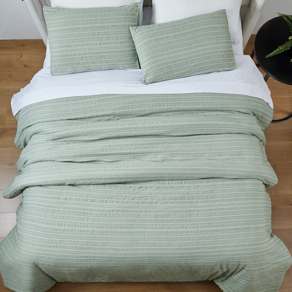 Heavyweight Warmth Crafted Woven 3-Piece Comforter Set, Green River, Full Queen, All Ages - All-Season Down Alternative Comforter Insert Detail