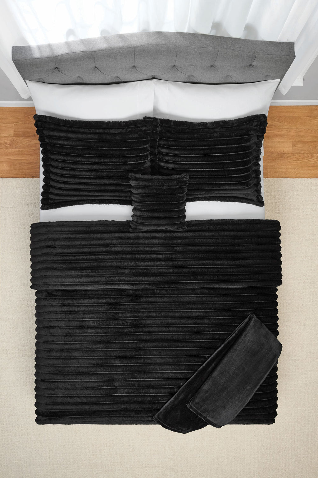 Hypoallergenic Cloud Full/Queen Comforter Set, All-Season, 5-Piece, Black Cozy Plush - Cloud-Like Soft Lightweight Bed Comforter Detail