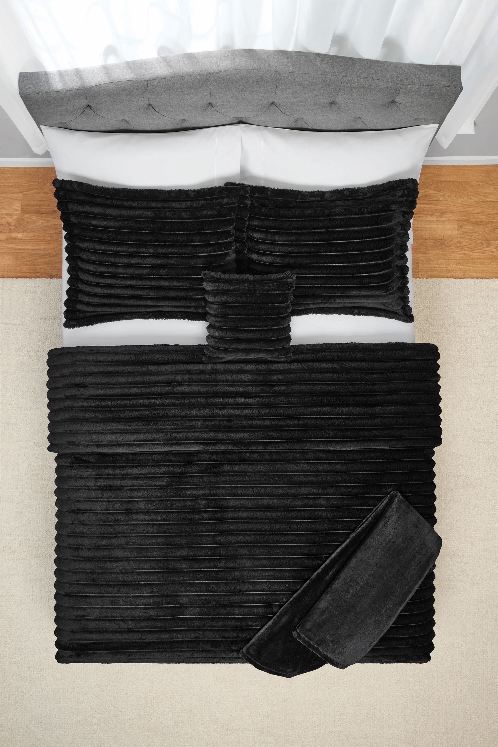 Hypoallergenic Cloud Full/Queen Comforter Set, All-Season, 5-Piece, Black Cozy Plush - Cloud-Like Soft Lightweight Bed Comforter Detail