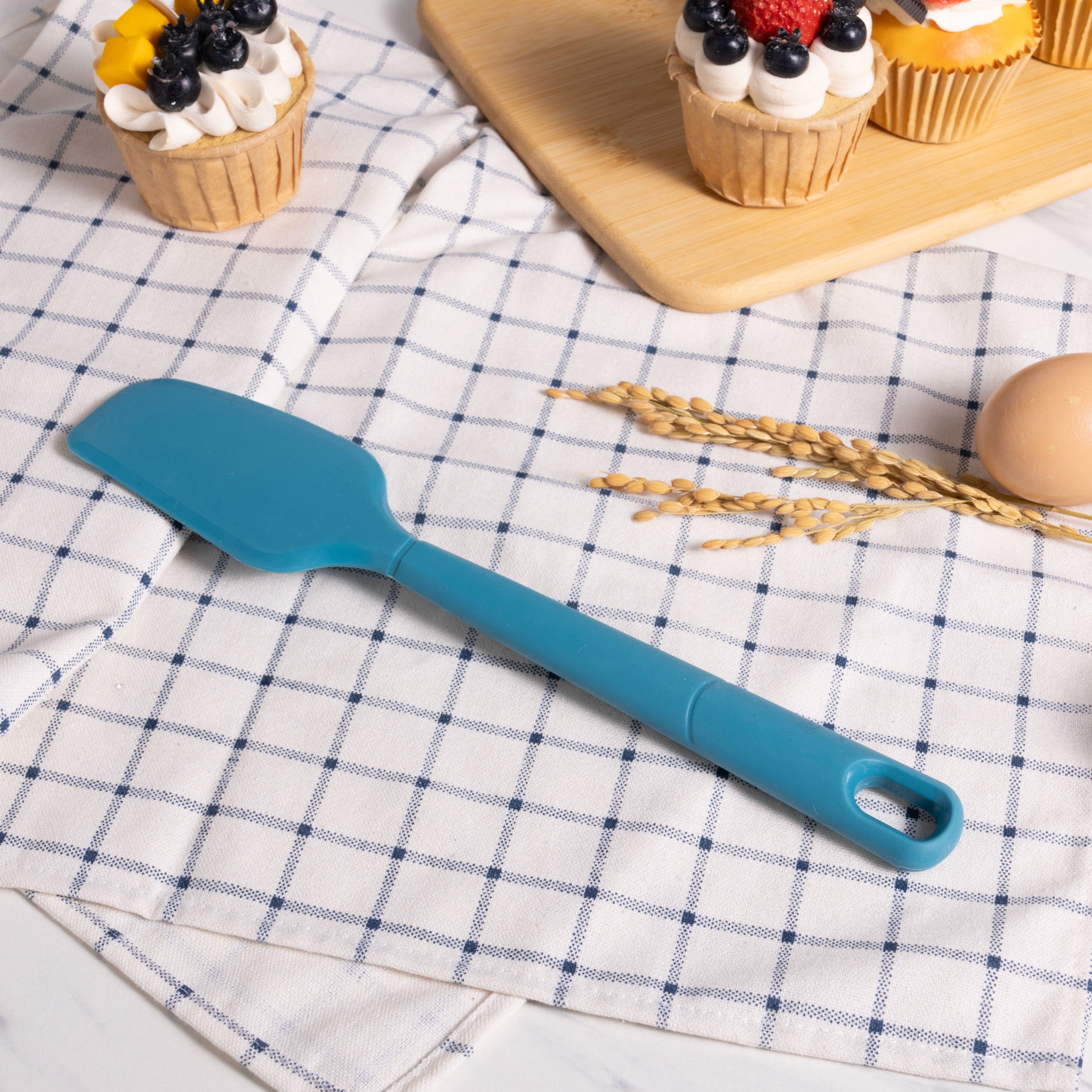 Durable Steel Silicone Food- Grade Blue 10.55" L Kitchen Spatula - Professional Kitchen Tool for Culinary Enthusiasts Detail