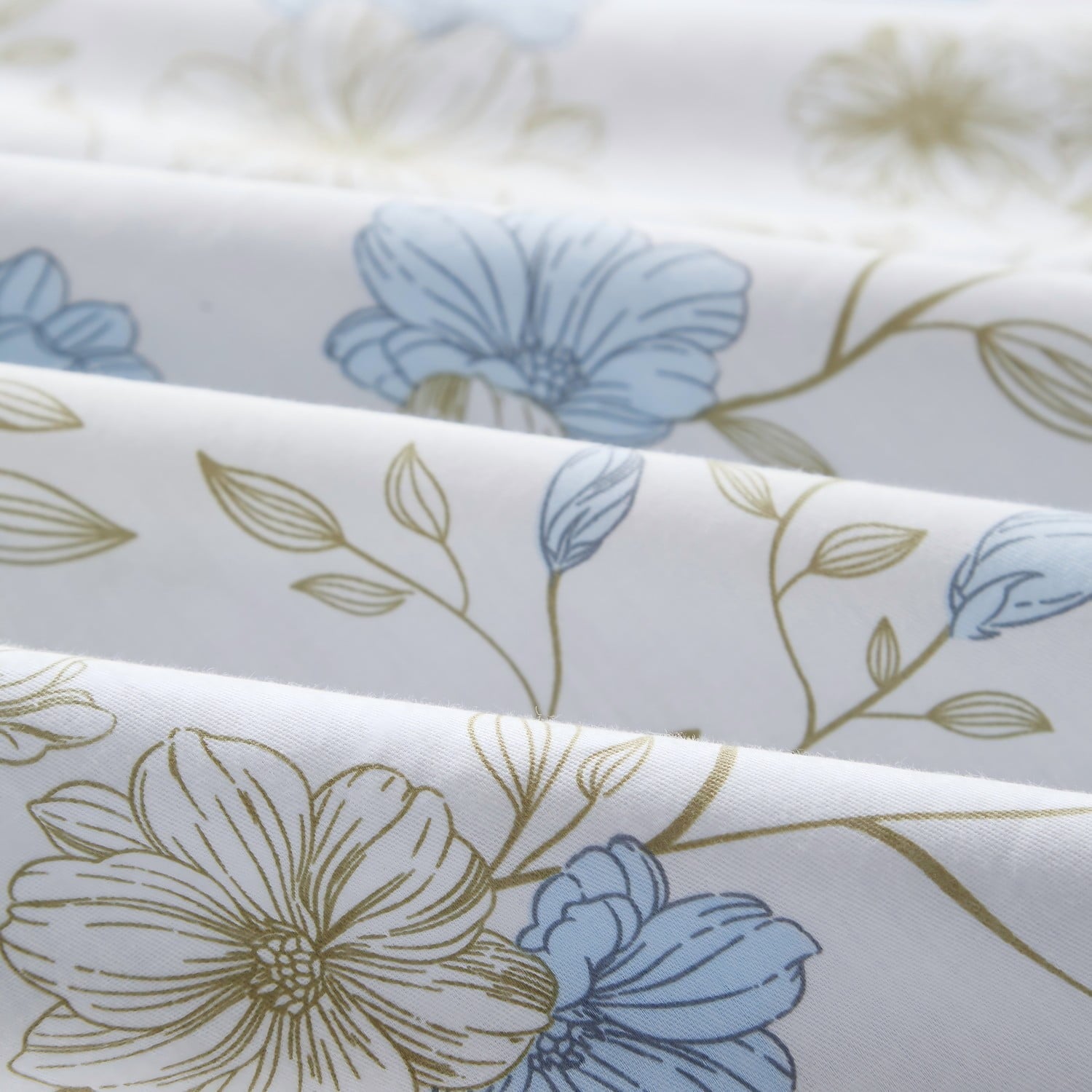 Luxurious Quilted Cotton Comforter Sets Queen Size, 3 Pieces Botanical Blue Floral Reversible Bedding Sets for Adults All Season - Cloud-Like Soft Lightweight Bed Comforter Detail