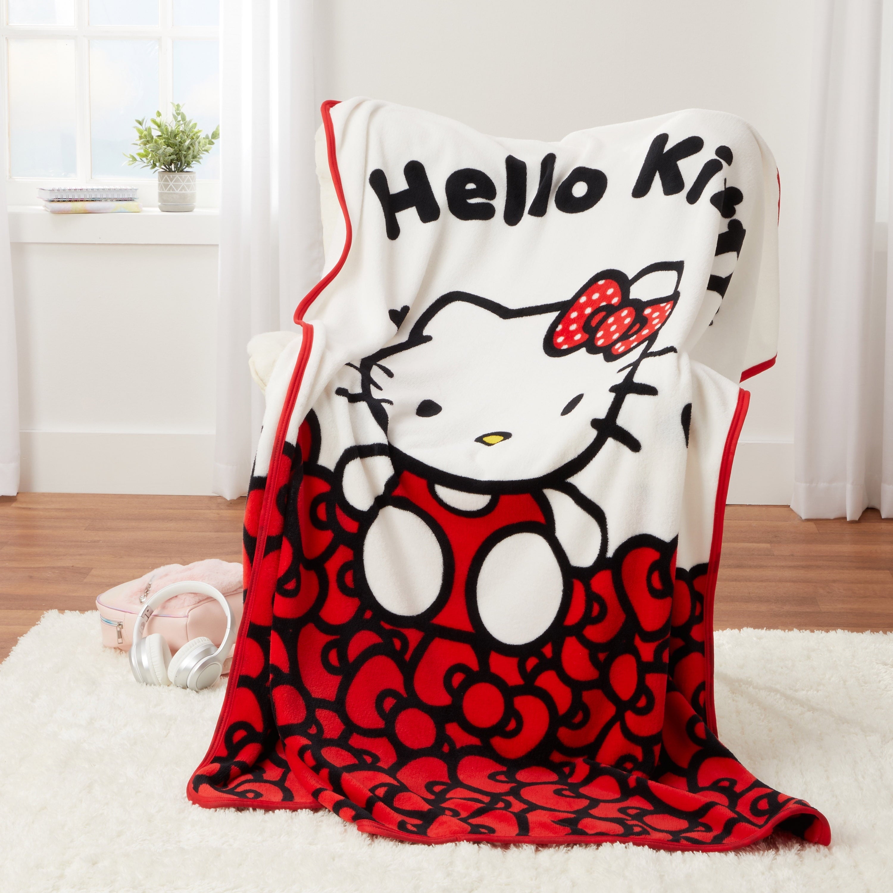 Reversible Sherpa Kids Red White Print Fleece Throw Blanket, 46 x 60 - Super Soft Reversible Sherpa Flannel Blanket Detail