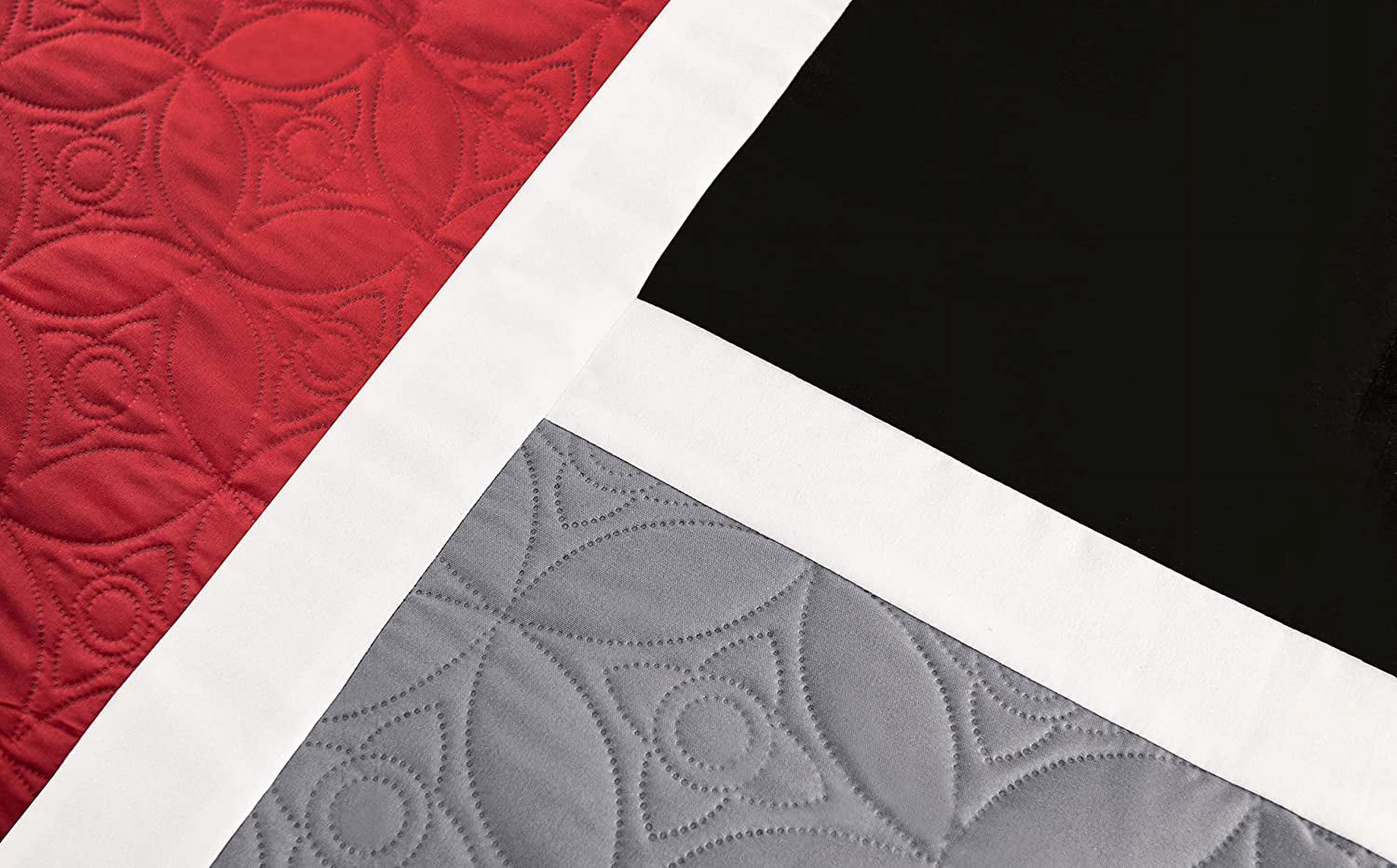 All-Season 7-Piece Medallion Patchwork Comforter Set, Full, Red/Gray/Black - Luxurious Quilted Duvet Cover Set Detail