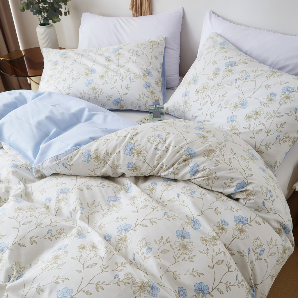 Luxurious Quilted Cotton Comforter Sets Queen Size, 3 Pieces Botanical Blue Floral Reversible Bedding Sets for Adults All Season - Cloud-Like Soft Lightweight Bed Comforter Detail