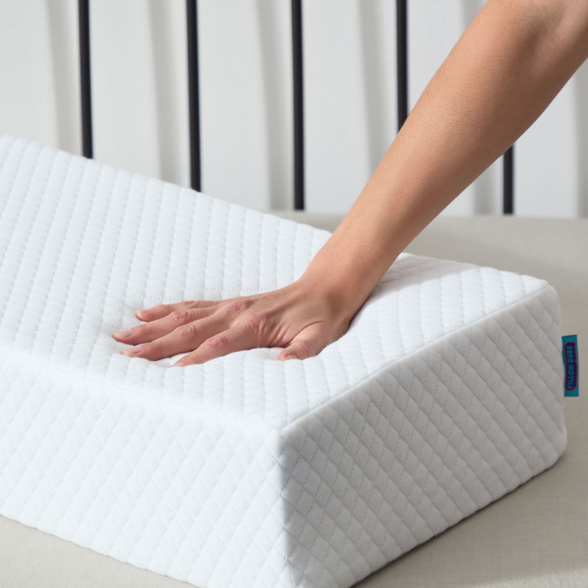 Fluffy Shredded Standard Pillow for Side Sleepers, Cooling Technology and Removable Cover - Orthopedic Shredded Foam Bed Pillow Set Detail