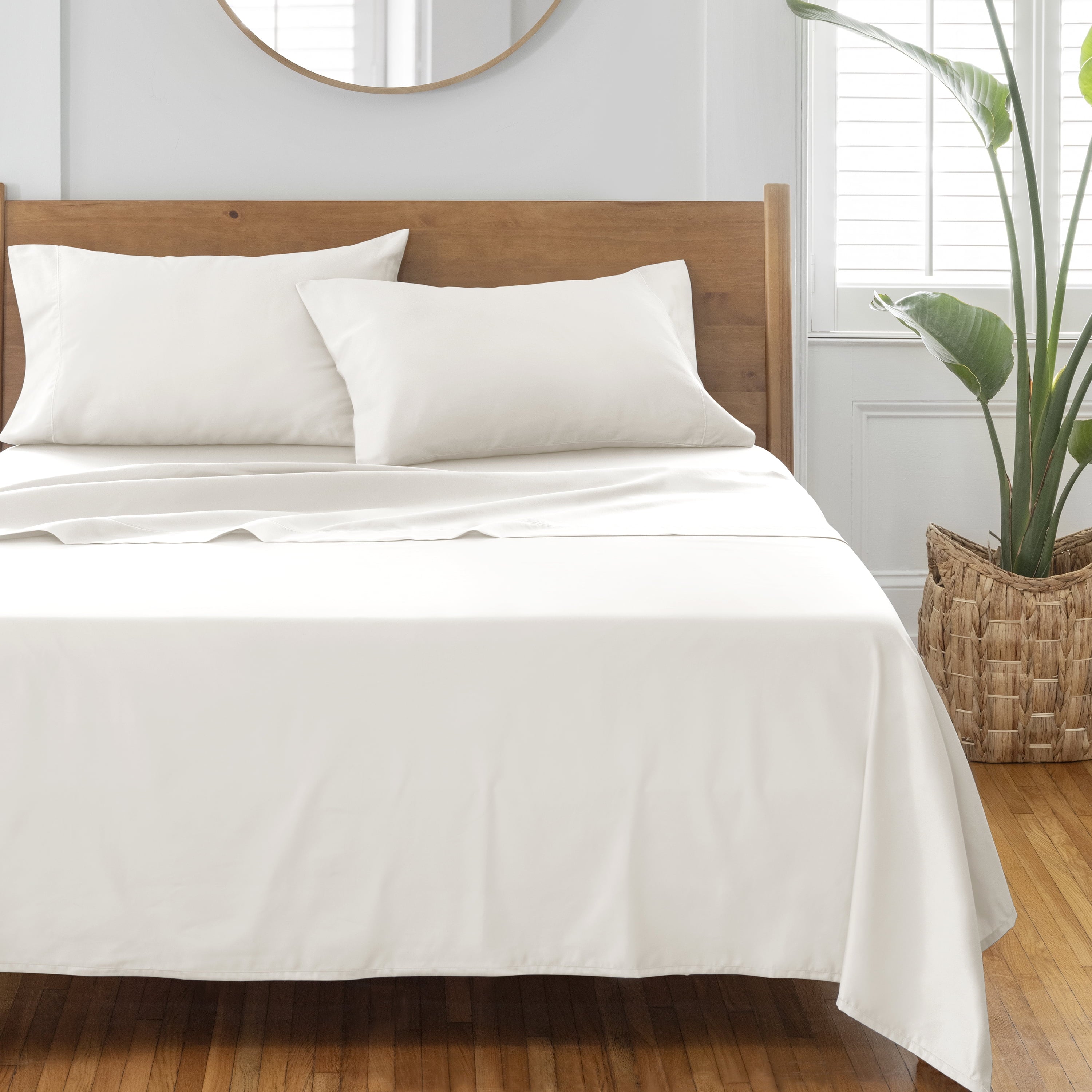 Wrinkle-Resistant 4-Piece 400 Thread Count Vanilla Dream Performance Bed Sheet Set, King - Breathable Egyptian Cotton Flat & Fitted Sheets Detail