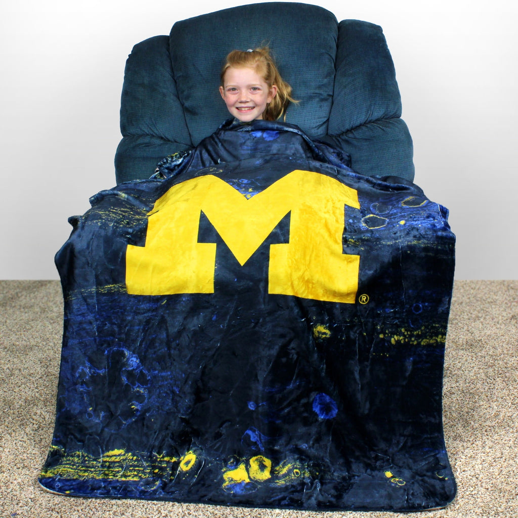 Cozy Fleece Michigan Wolverines Sublimated Soft Throw Blanket, 42" x 60" - Cozy Fleece Throw Blanket for Couch & Bed Detail