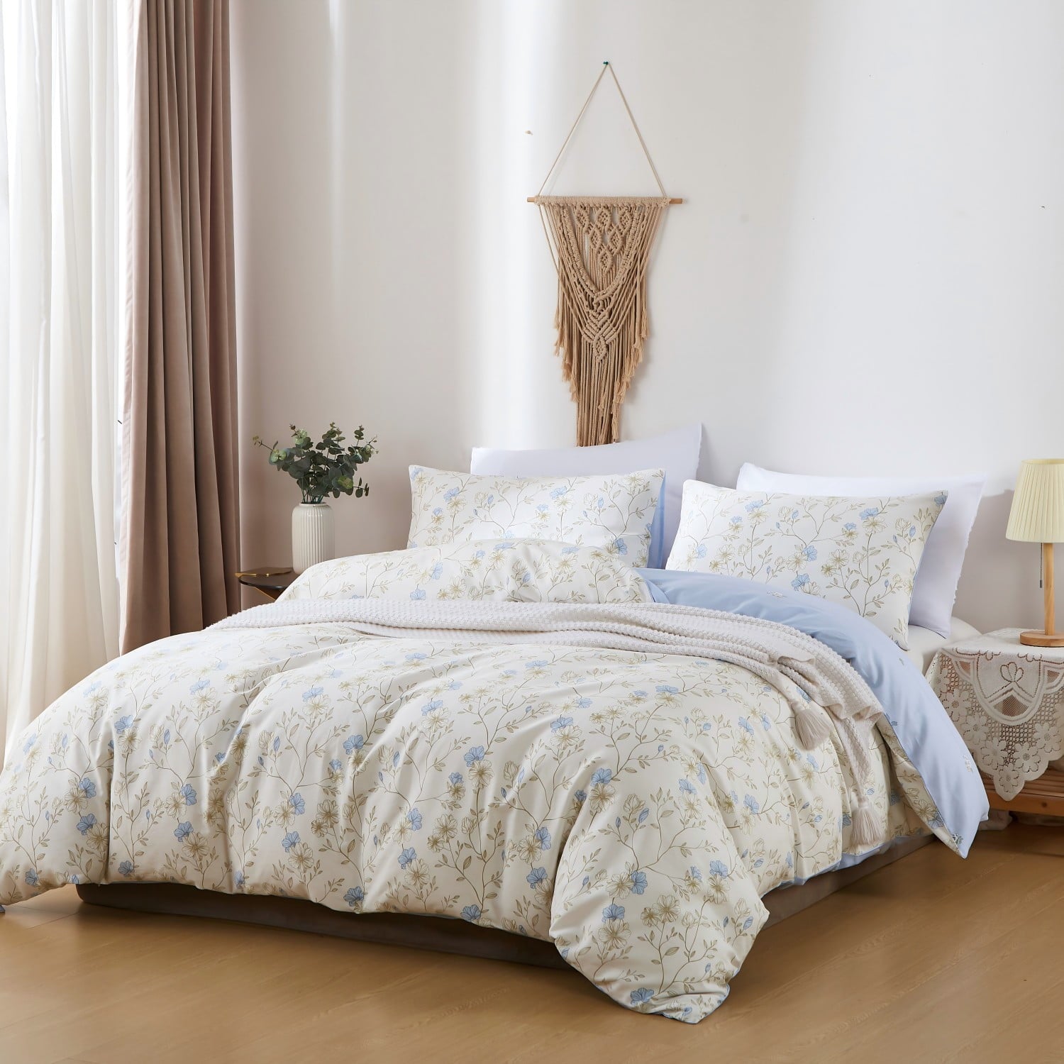 Luxurious Quilted Cotton Comforter Sets Queen Size, 3 Pieces Botanical Blue Floral Reversible Bedding Sets for Adults All Season - Cloud-Like Soft Lightweight Bed Comforter Detail