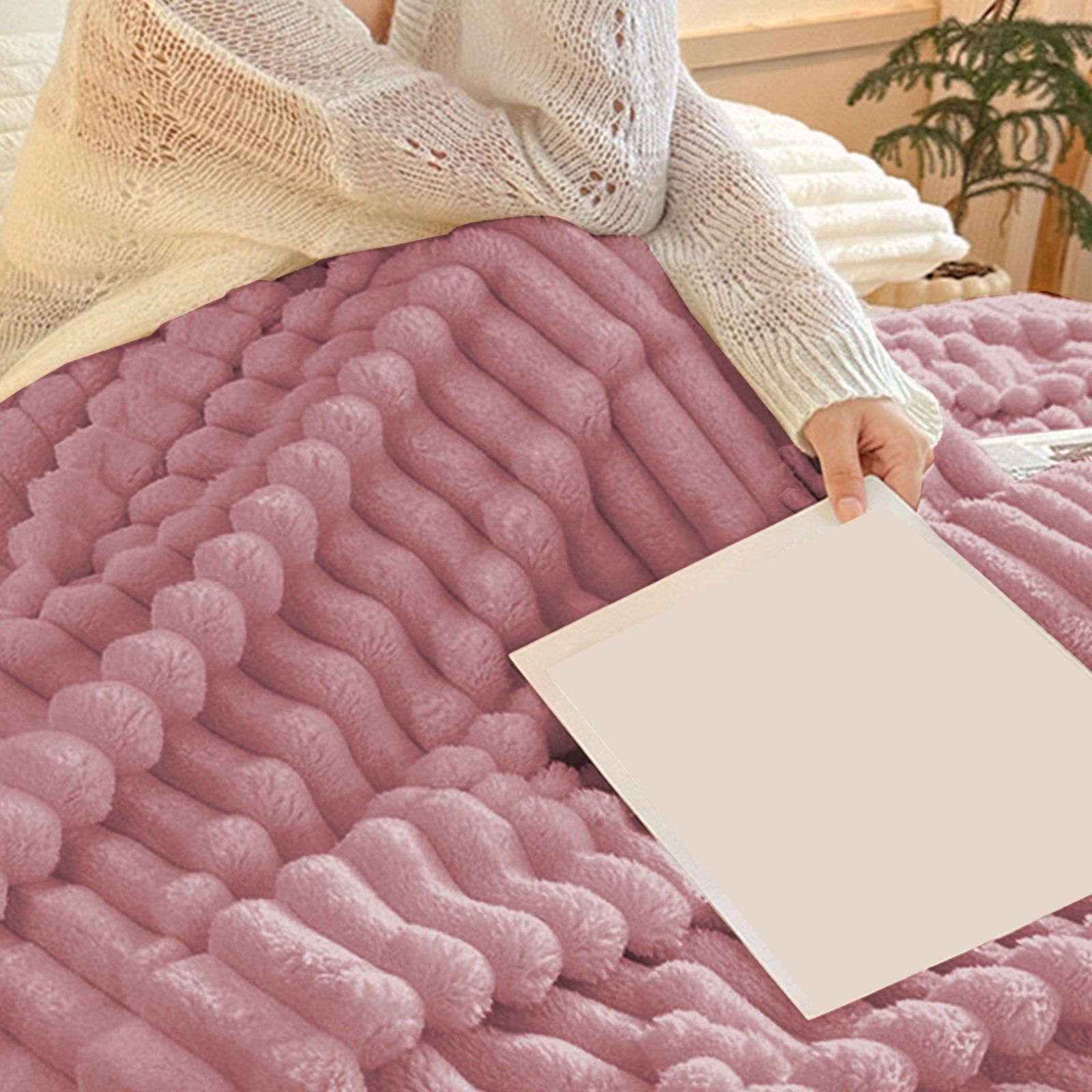 Super Soft Flannel Faux Fur Throw Blanket for Couch, Soft and Thick Double Layer Throw Blanket, Lightweight Plush Fuzzy Luxury Winter Bl... - Super Soft Reversible Sherpa Flannel Blanket Detail