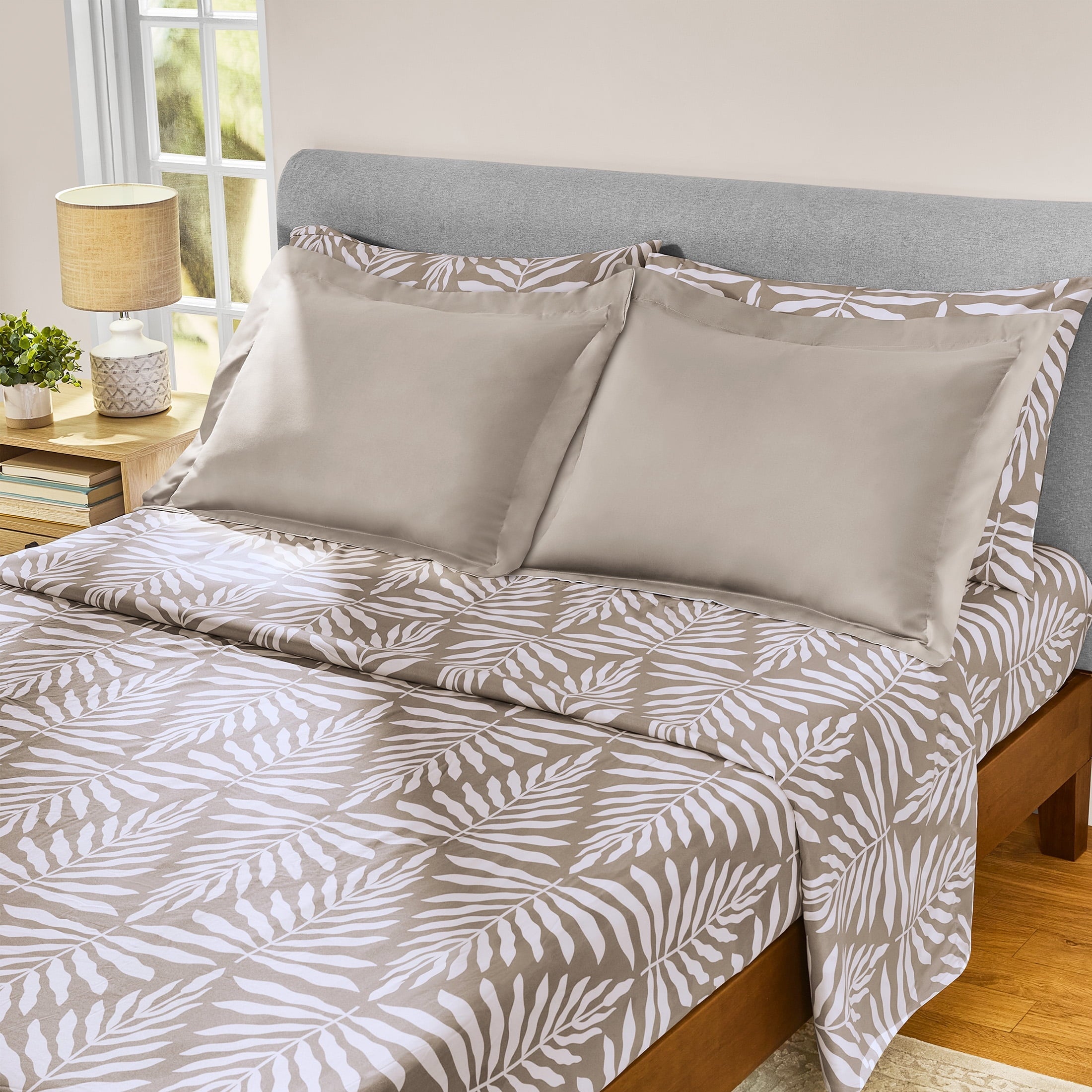 Luxurious Quilted All in One Reversible Comforter and Sheet Set- 7 Piece, Queen, Beige Palm - Hypoallergenic Ultra-Fluffy Quilt for Winter Detail