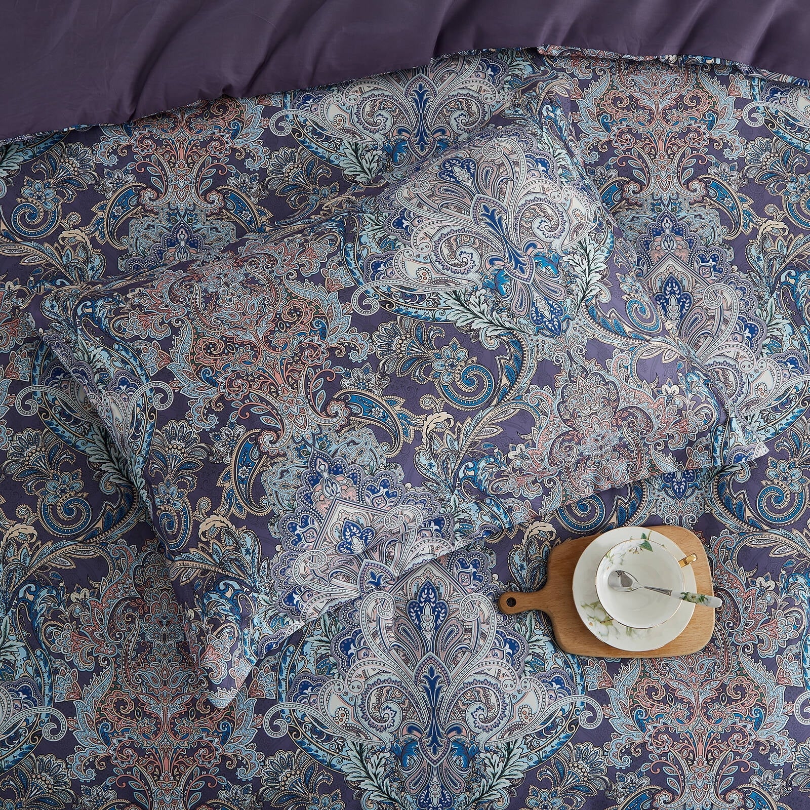 Hypoallergenic Cloud Boho Paisley Print Luxury Comforter Bed in a Bag Set Queen Size, Vintage Floral Medallions Microfiber Bedding Set - Cloud-Like Soft Lightweight Bed Comforter Detail