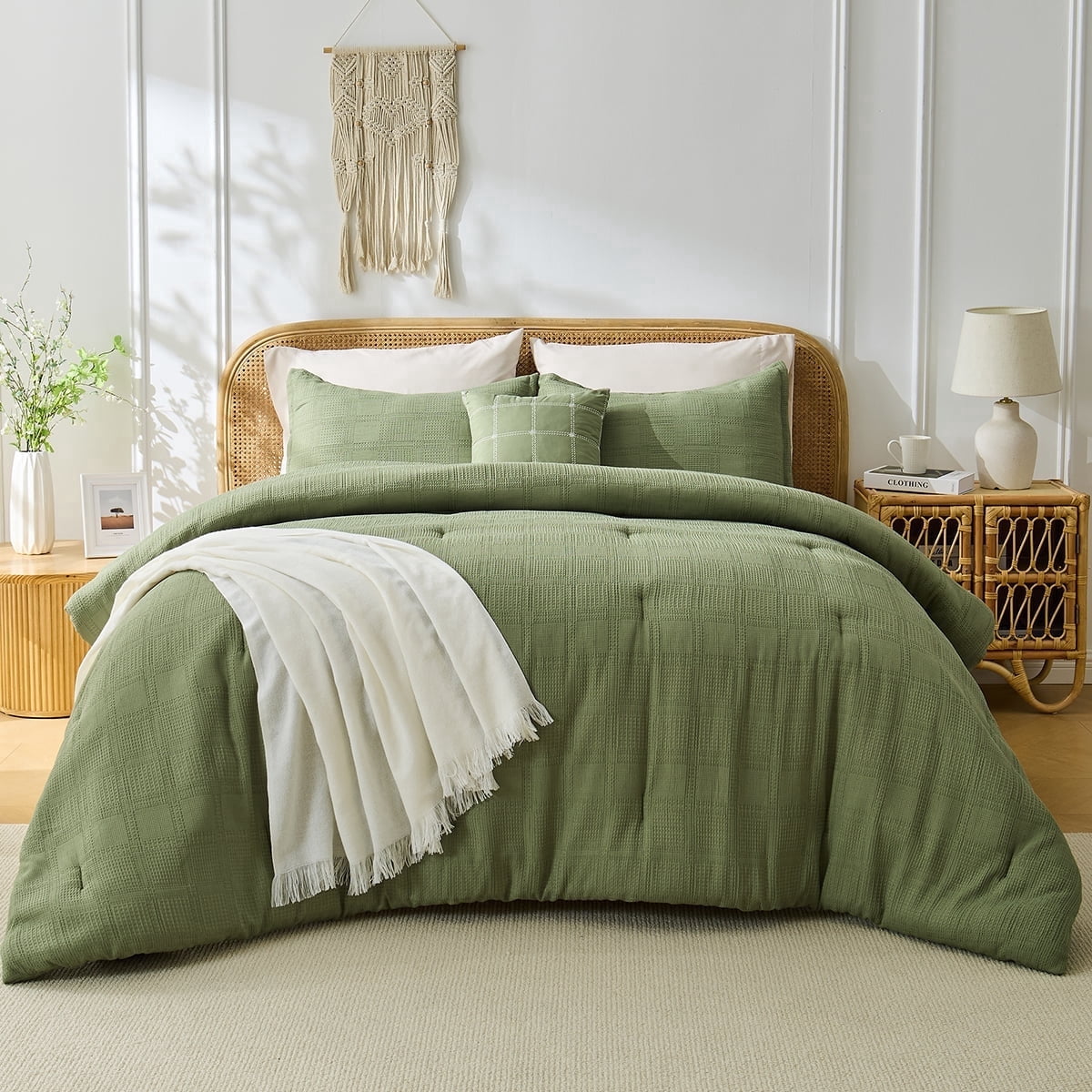 Hypoallergenic Cloud Waffle Weave Comforter Set with Throw Blanket for Couch, 5-Piece King/Cal King Size Lightweight Comforter Bet Set for... - Cloud-Like Soft Lightweight Bed Comforter Detail