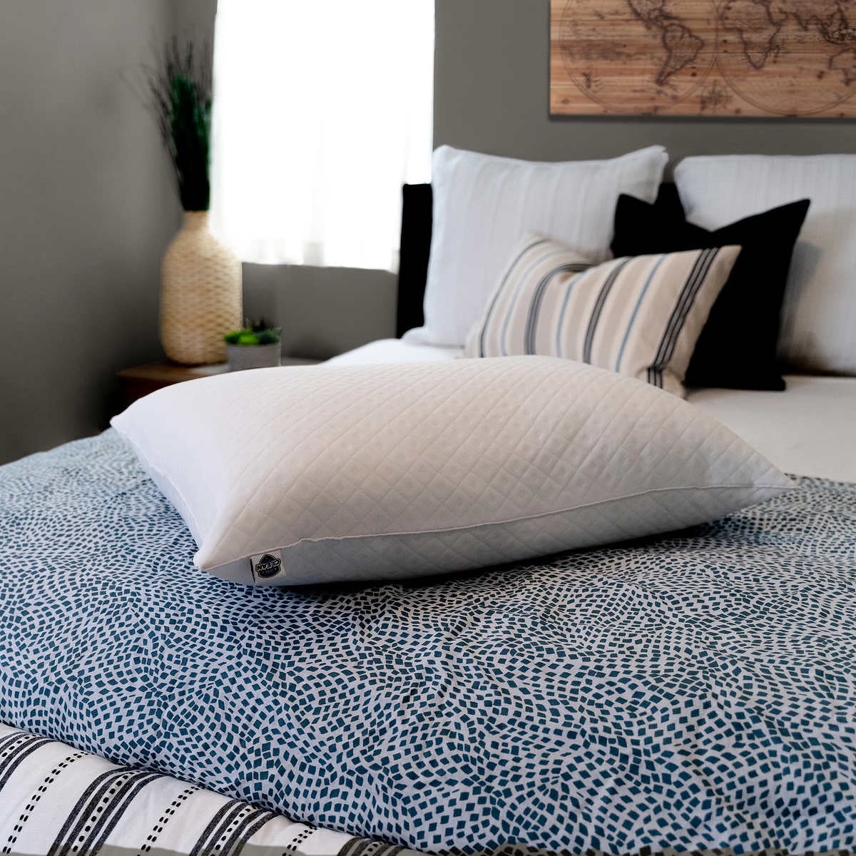 Decorative Plump Pure Luxury Queen Eternaloft Bed Pillows - Hypoallergenic, Machine Washable (2 Count) - Decorative Throw Pillow Cushion for Sofa & Bed Detail