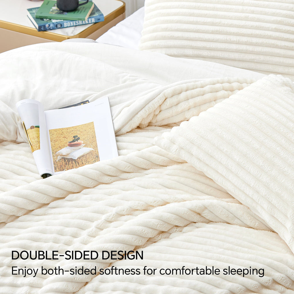 Fluffy Down Alternative Fleece Queen Comforter Set -Super Soft & Warm Fluffy White Bedding, Luxury Fuzzy Heavy Bed Set for Winter with 2 Pill... - Cloud-Like Soft Lightweight Bed Comforter Detail