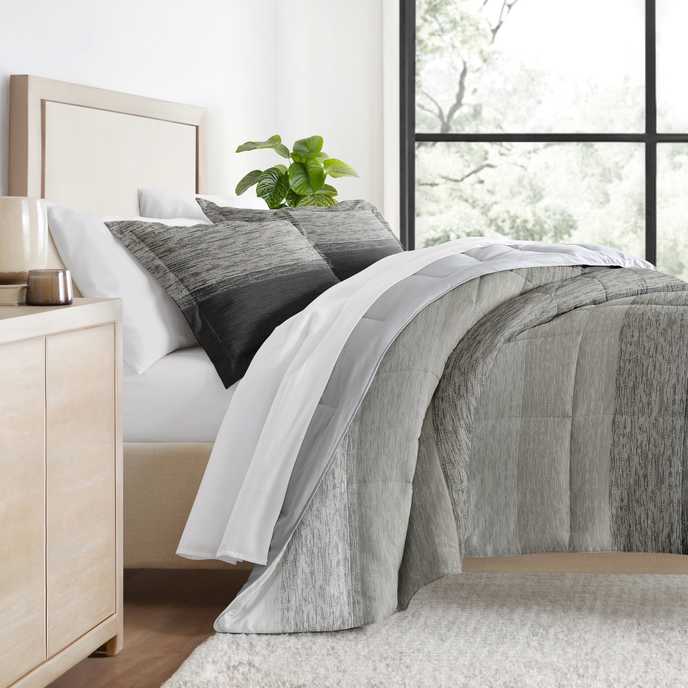 Luxurious Quilted All Season Ultra Soft Comforter Set Lightweight Bedding in Gray/Black Ombre for Full/Queen Size - All-Season Down Alternative Comforter Insert Detail