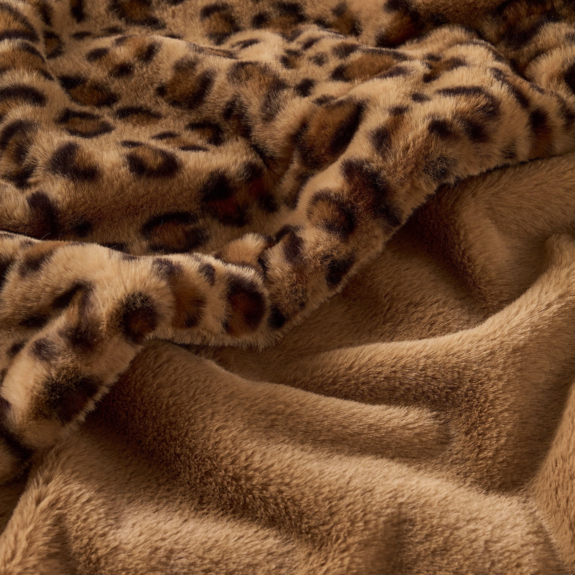 Super Soft Flannel Leopard Print Throw Blanket Soft Cozy Fluffy Plush Cheetah Print Blanket for Home Decor,50"x60",Brown - Super Soft Reversible Sherpa Flannel Blanket Detail
