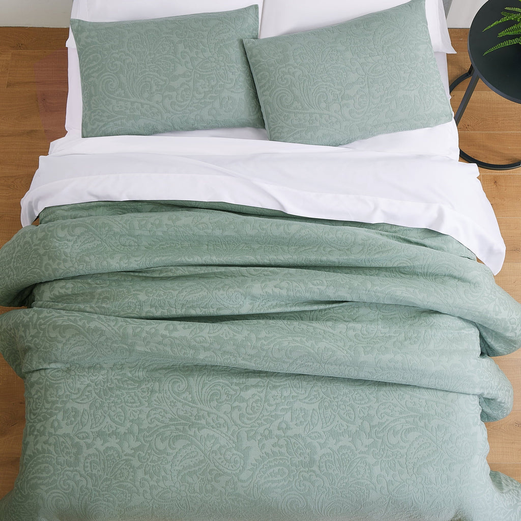 Heavyweight Warmth 3-Piece Sage Floral Comforter Set, Full/Queen - Luxurious Quilted Duvet Cover Set Detail