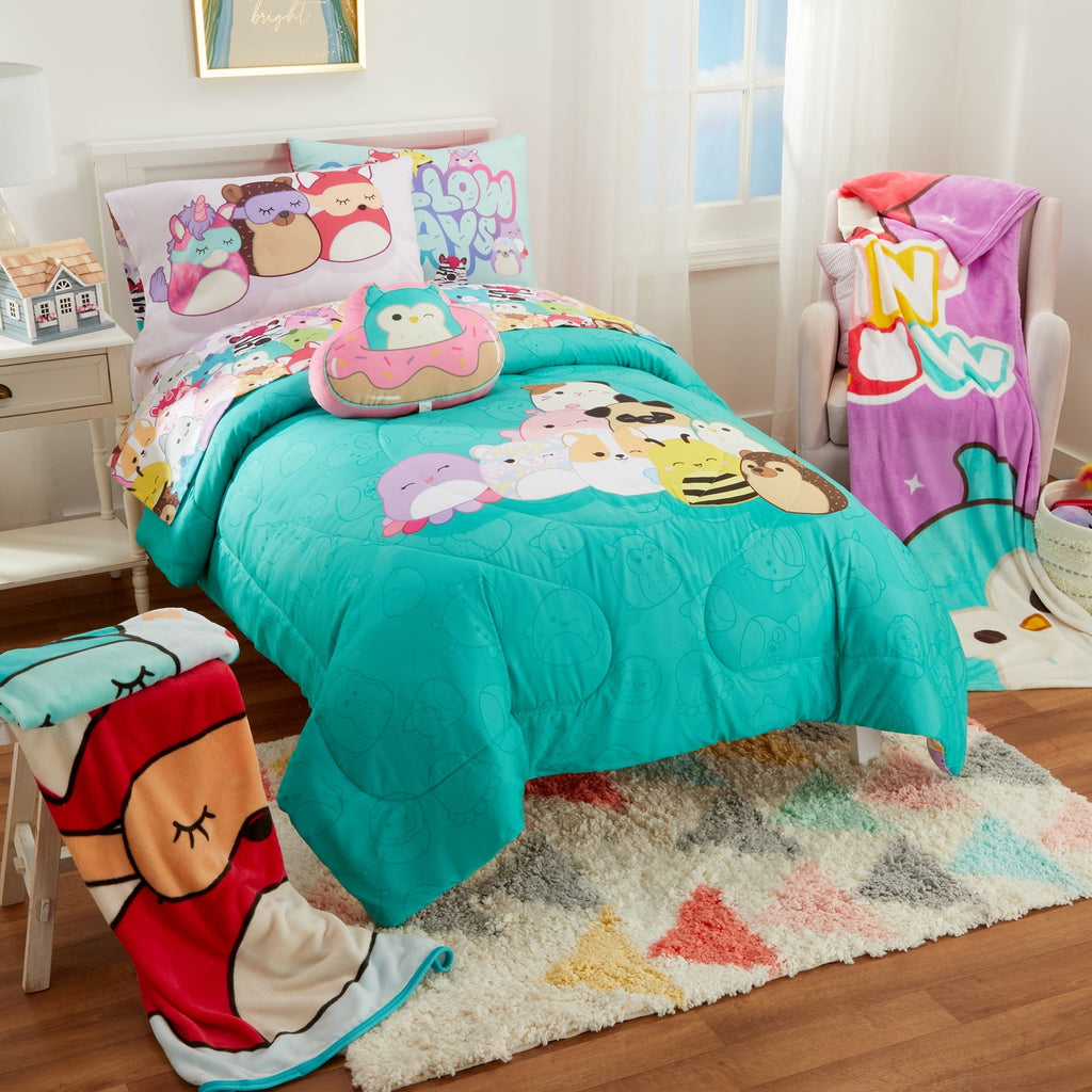 Fluffy Down Alternative Squishmallows Kids 2 Piece Teal Blue Reversible Comforter and Pillowcase set, Twin/full - Luxurious Quilted Duvet Cover Set Detail