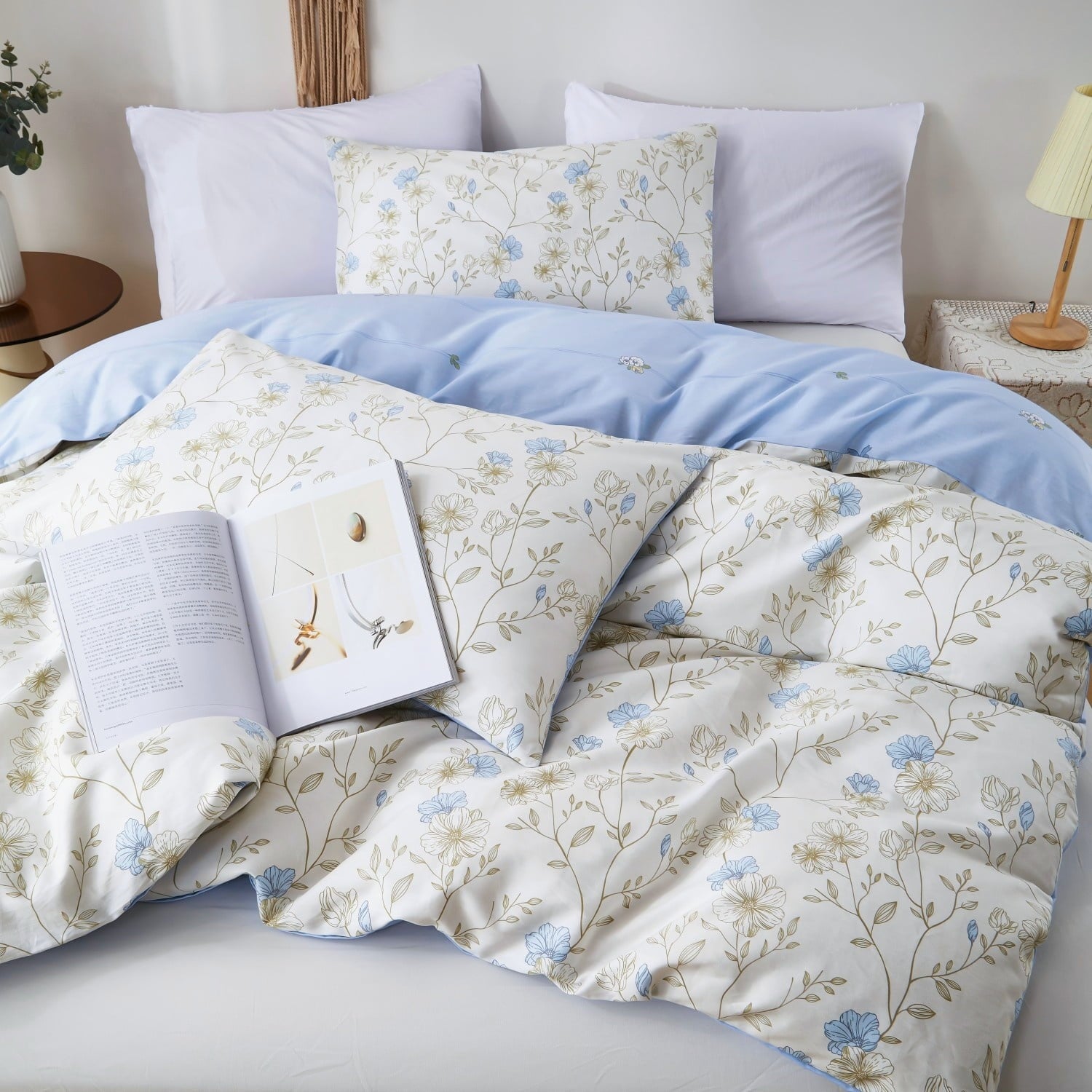Luxurious Quilted Cotton Comforter Sets Queen Size, 3 Pieces Botanical Blue Floral Reversible Bedding Sets for Adults All Season - Cloud-Like Soft Lightweight Bed Comforter Detail