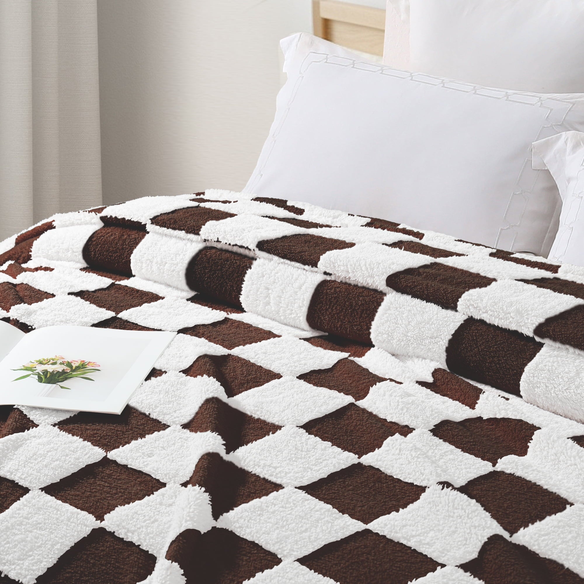 Super Soft Flannel Checkered Throw Blanket, Super Soft and Warm Fluffy Fleece Blanket for Couch, Sofa, Bed, Cute Plaid Pattern, Coffee, ... - Super Soft Reversible Sherpa Flannel Blanket Detail