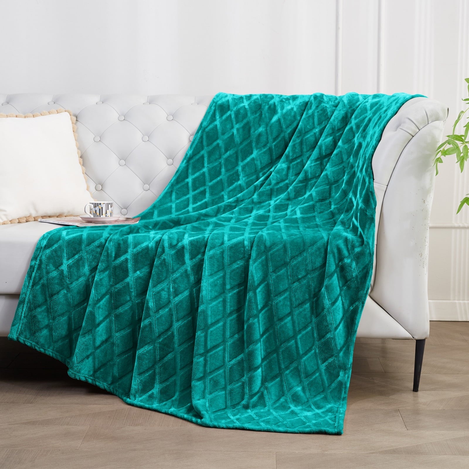 Decorative Knitted Large Soft Throw Blanket for Couch, 50x70 Inches Diamond Geometry Pattern Velvet Fleece Blanket, Cozy, Warm and Light... - Super Soft Reversible Sherpa Flannel Blanket Detail