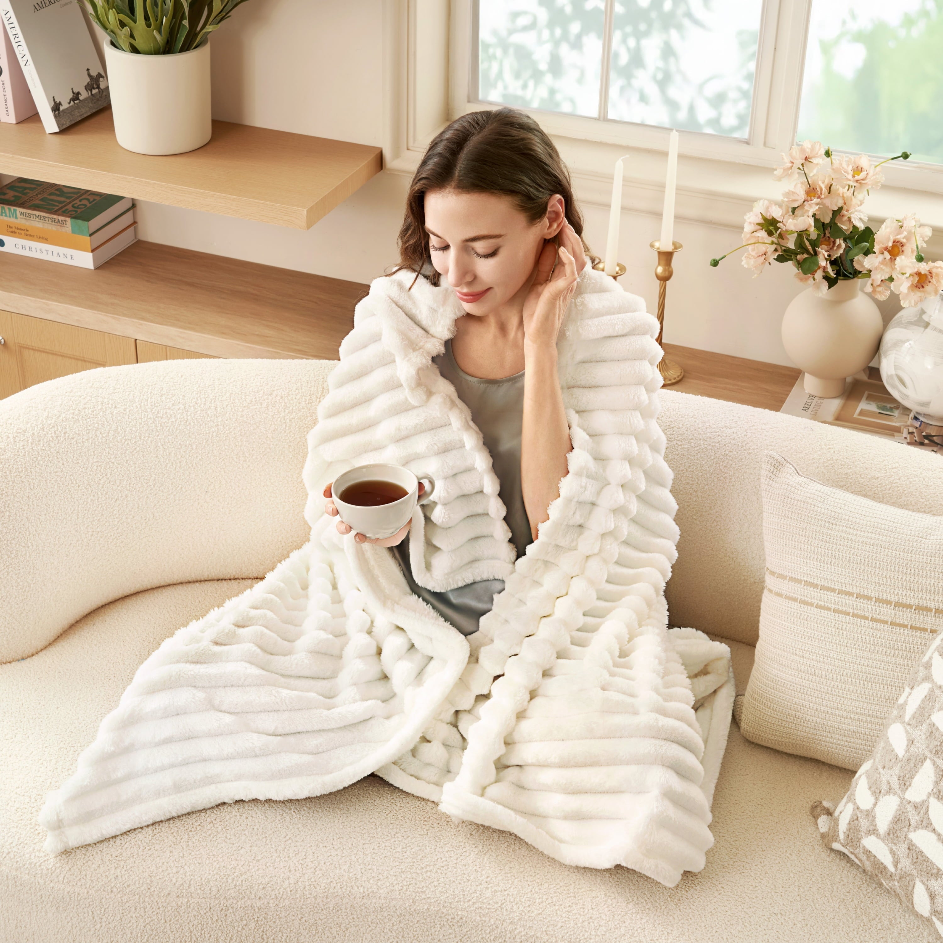 Decorative Knitted Throw Blanket for Couch,Bed,Sofa,White Flannel Blanket,Soft Throw Blanket ,Gifts for Women Mom Girls,Throw Home Room ... - Lightweight Plush Warm Blanket for All Seasons Detail
