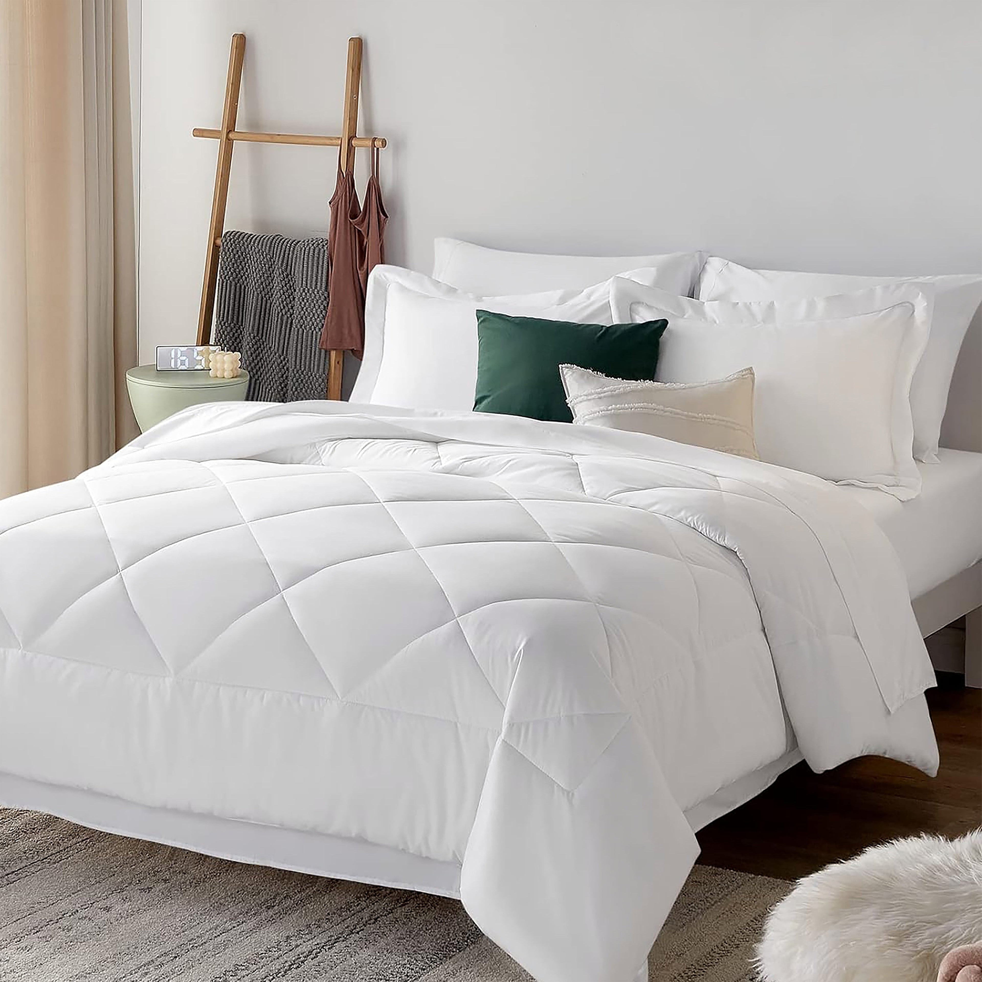 Luxurious Quilted Comforter Set 7-Piece Bed in a Bag - Adult, White, Queen - Luxurious Quilted Duvet Cover Set Detail