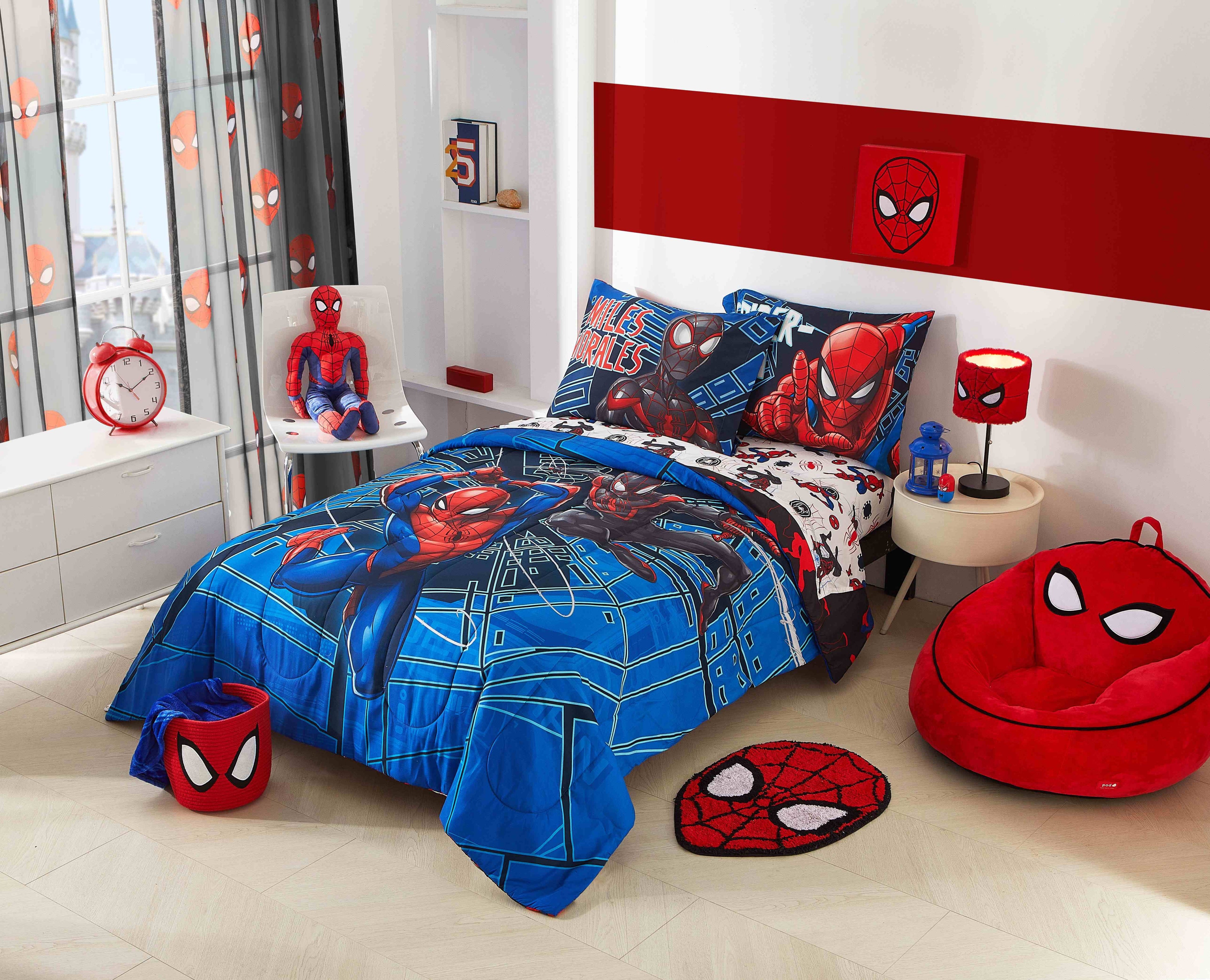 All-Season Spiderman Techno City Kids 2 Piece Blue Reversible Comforter and Pillowcase Set, Twin/Full - Hypoallergenic Ultra-Fluffy Quilt for Winter Detail