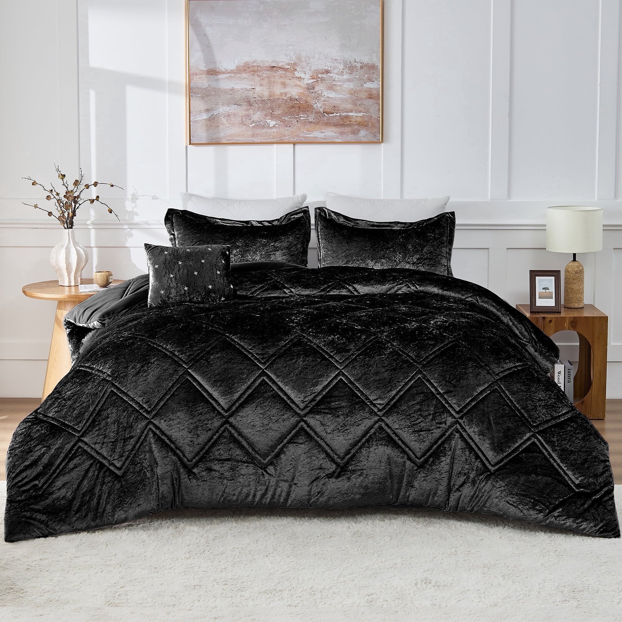 Luxurious Quilted King/Cal King Size Comforter Sets, Velvet Bedding Comforter Set for All Seasons, Black Bedding Set with Decor Pillow - Hypoallergenic Ultra-Fluffy Quilt for Winter Detail