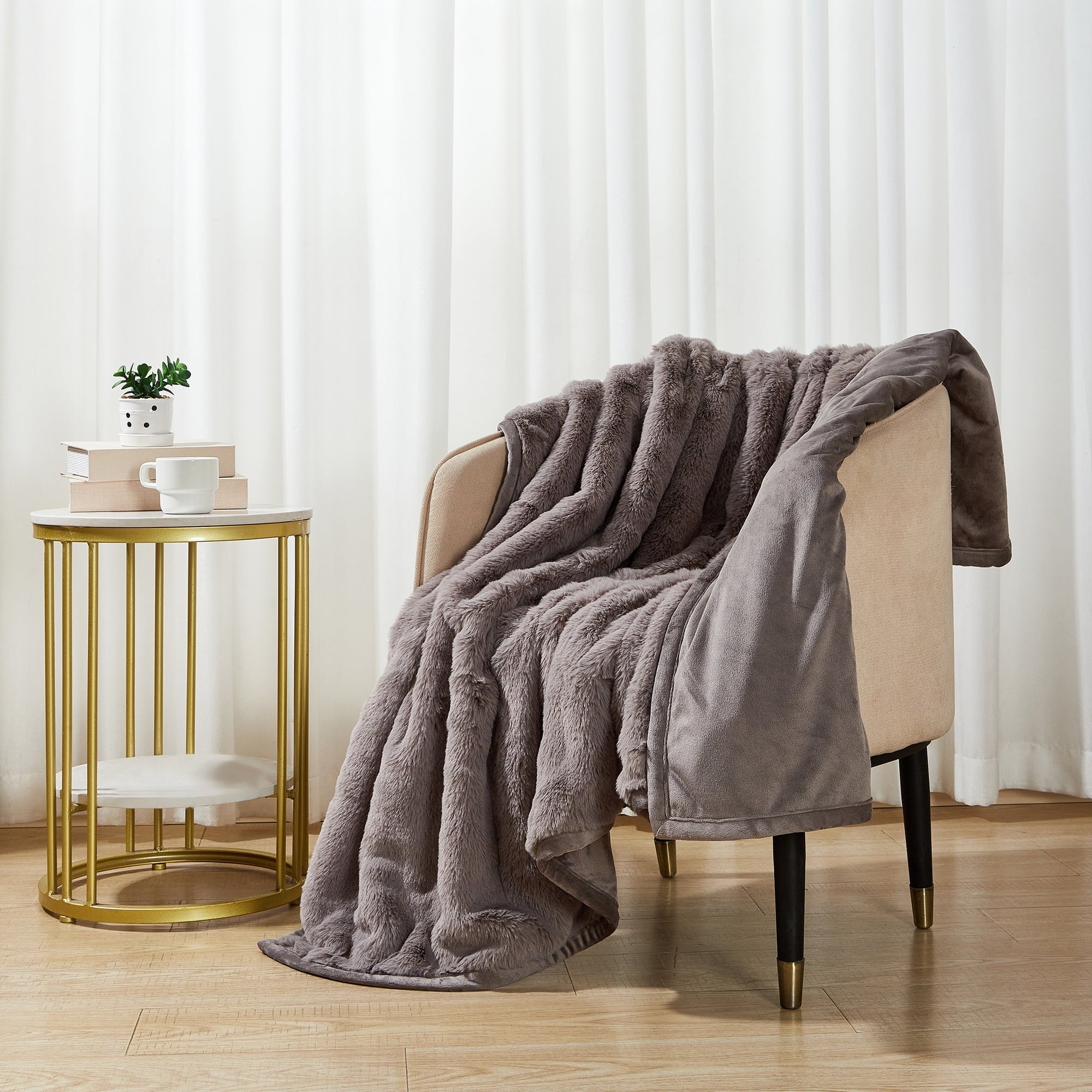 Cozy Fleece Grey Faux Fur Ultra Soft Luxury Oversized Throw Blanket 50" x 72", Grey Bisque - Super Soft Reversible Sherpa Flannel Blanket Detail