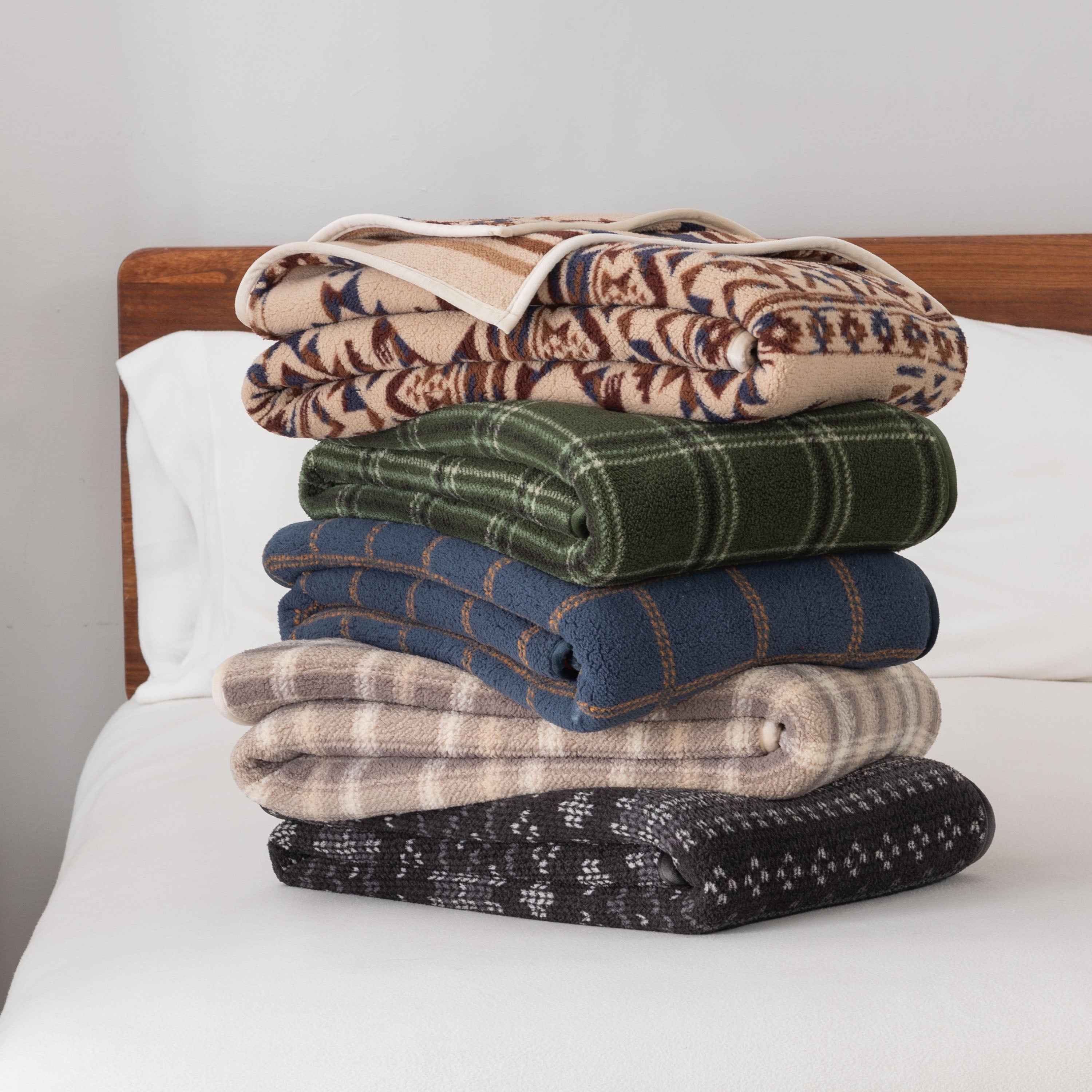 Decorative Knitted Berkshire Life Reversible Printed Hampshire Soft Throw Blanket, Glacier Fair Isle - Cozy Fleece Throw Blanket for Couch & Bed Detail