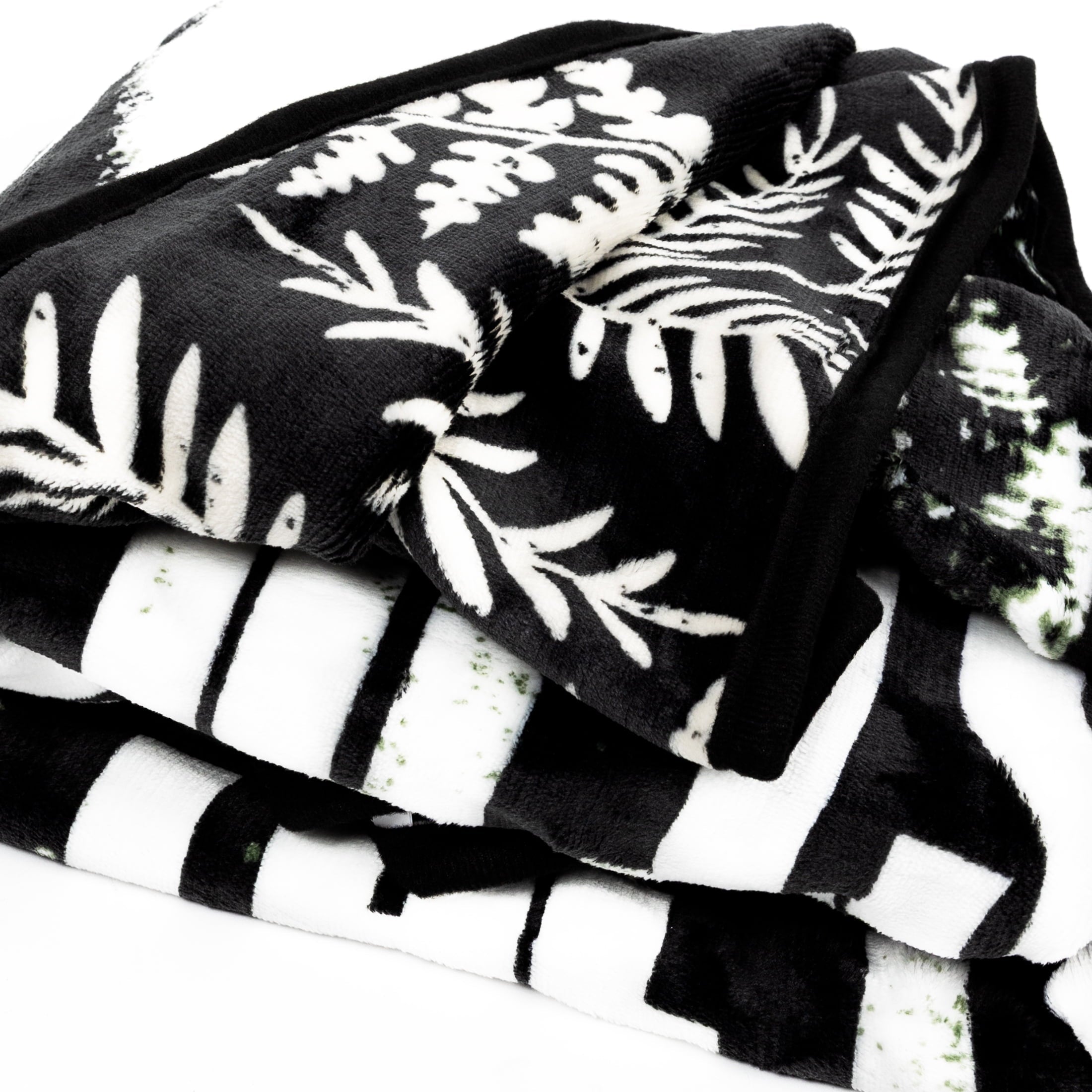 Super Soft Flannel Black and White Polyester Throw Blanket, 50" X 60" - Luxury Knitted Decorative Throw Blanket with Fringes Detail