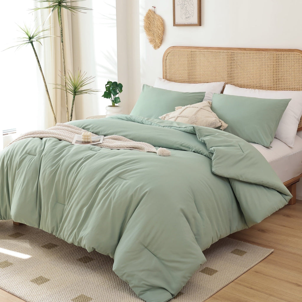 Heavyweight Warmth Queen Comforter Set For Adult, 3 Piece Sage Green Comforter Sets & Bedding For All Season - Cloud-Like Soft Lightweight Bed Comforter Detail