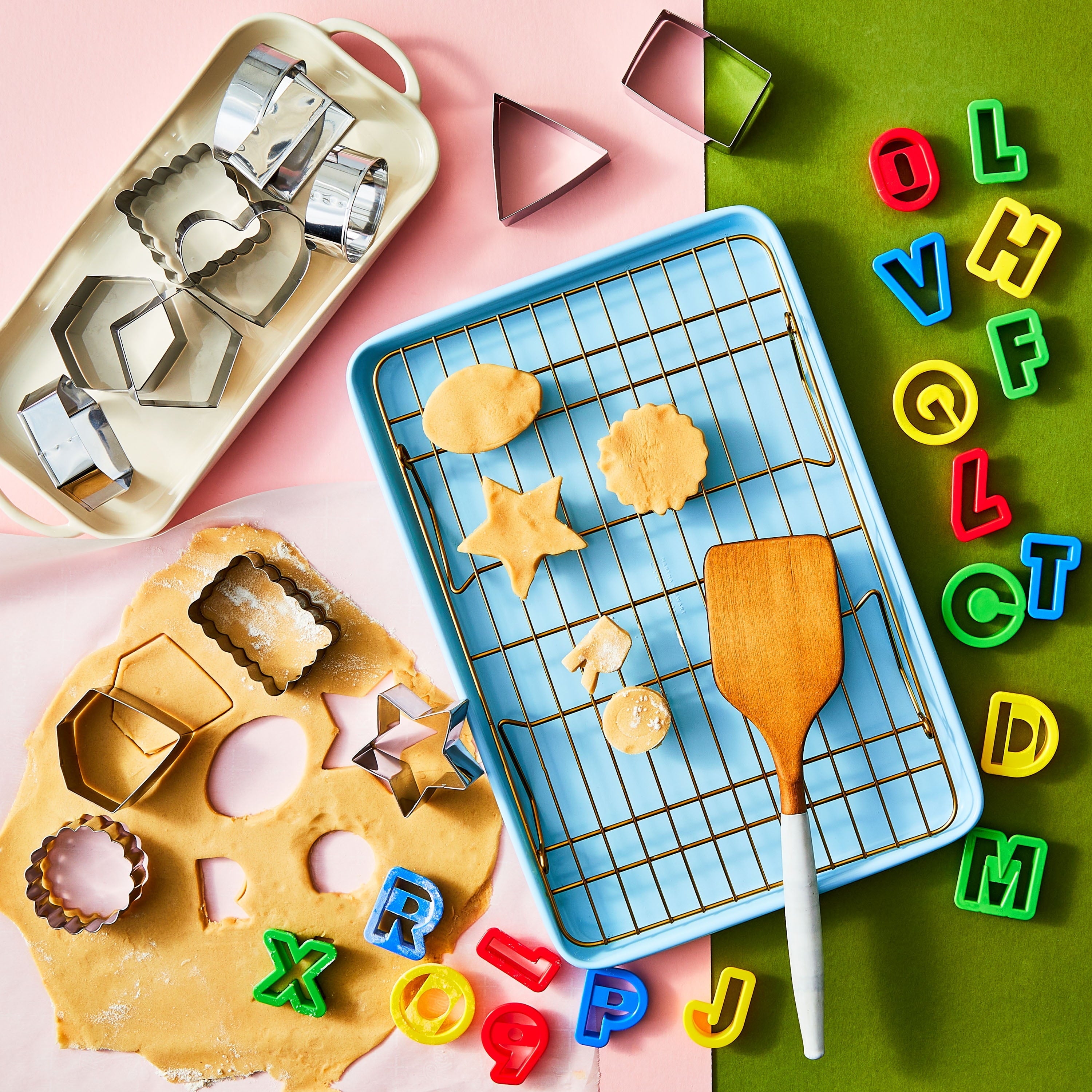 Multi-Functional Metal Shaped Cookie Cutters Set, 14 Pieces - Innovative Kitchen Helper for Modern Cooking Detail