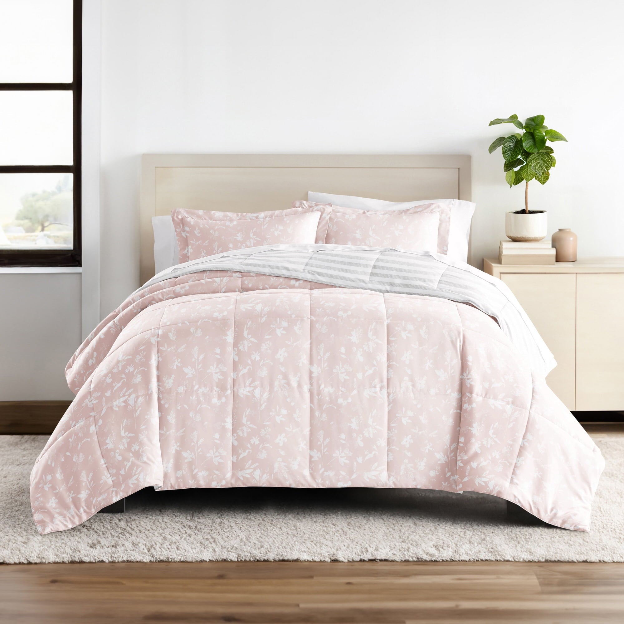 All-Season All Season Ultra Soft Comforter Set Lightweight Bedding in Pressed Flowers for Full/Queen Size - Hypoallergenic Ultra-Fluffy Quilt for Winter Detail