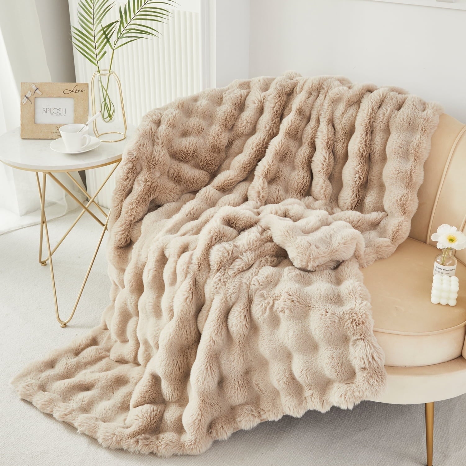 Lightweight Warm Taupe Faux Fur Bubble Blankets for Couch Chair Sofa Luxury Fluffy Thick Bubble Throw Blanket Furry Blanket Fuzzy Soft... - Super Soft Reversible Sherpa Flannel Blanket Detail