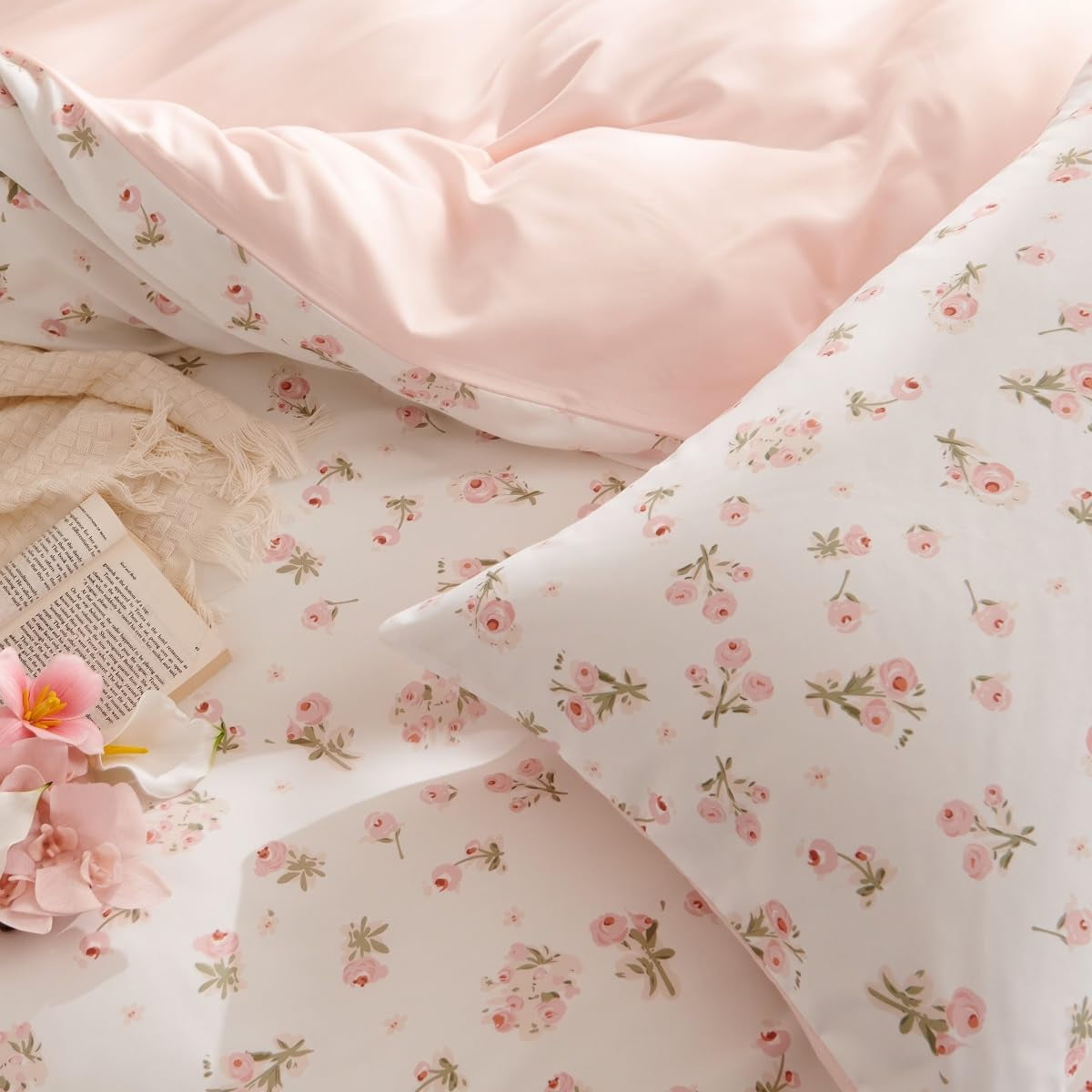 Luxurious Quilted Pink loyalty Floral Comforter Queen Sets, 3 Pieces Chic Botanical Pink White Floral Reversible Comforter for All Season - Hypoallergenic Ultra-Fluffy Quilt for Winter Detail