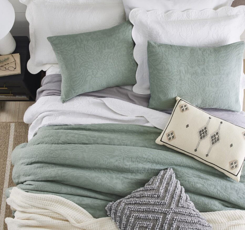 Heavyweight Warmth 3-Piece Sage Floral Comforter Set, Full/Queen - Luxurious Quilted Duvet Cover Set Detail
