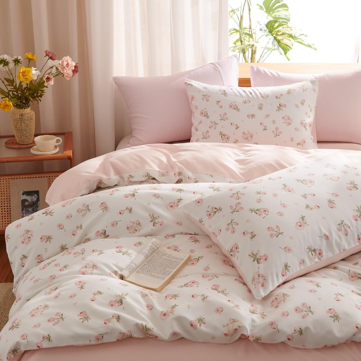 Luxurious Quilted Pink loyalty Floral Comforter Queen Sets, 3 Pieces Chic Botanical Pink White Floral Reversible Comforter for All Season - Hypoallergenic Ultra-Fluffy Quilt for Winter Detail