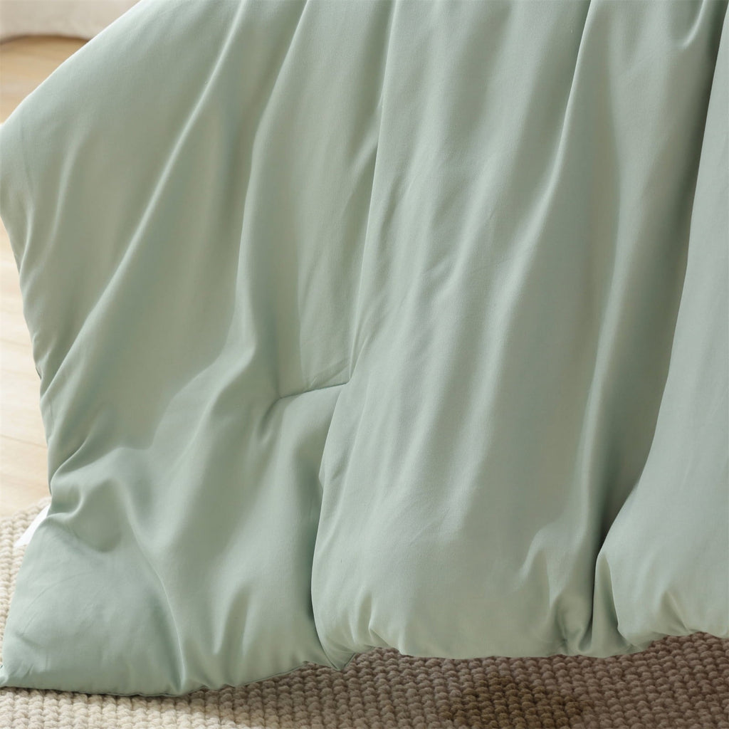 Heavyweight Warmth Queen Comforter Set For Adult, 3 Piece Sage Green Comforter Sets & Bedding For All Season - Cloud-Like Soft Lightweight Bed Comforter Detail