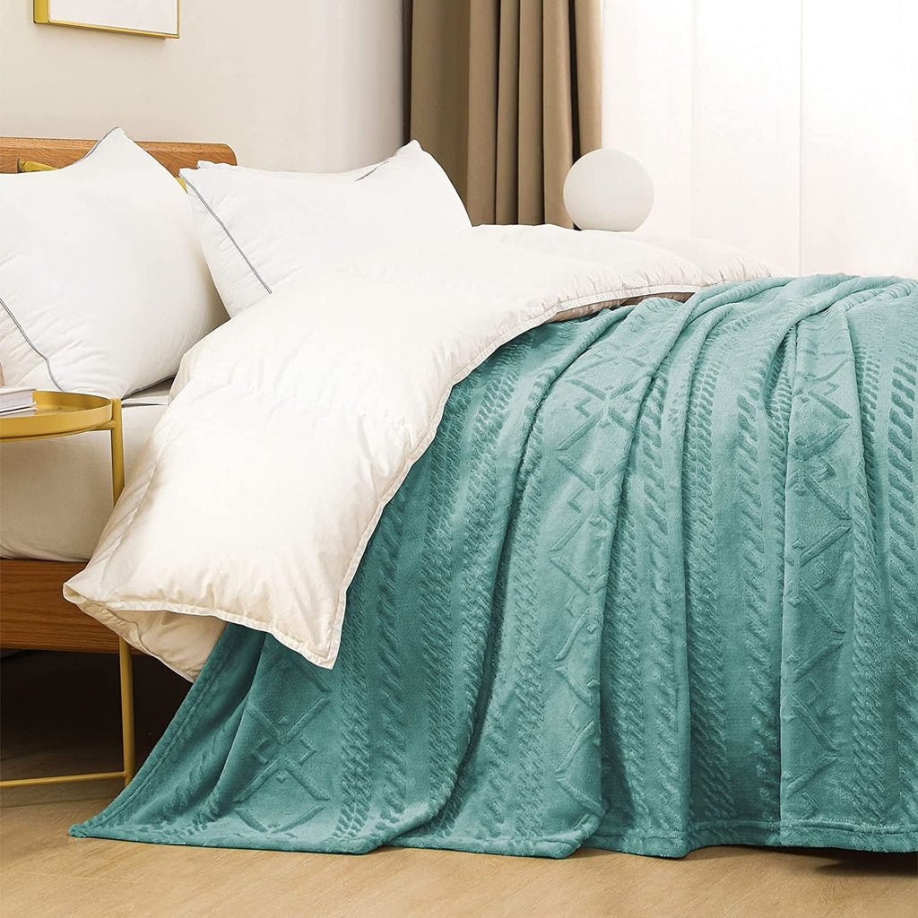 Decorative Knitted Queen Size Soft Bed Blanket, Warm Fuzzy Luxury Bed Blankets, Decorative Geometry Pattern Plush Throw Blanket for Bed,... - Cozy Fleece Throw Blanket for Couch & Bed Detail